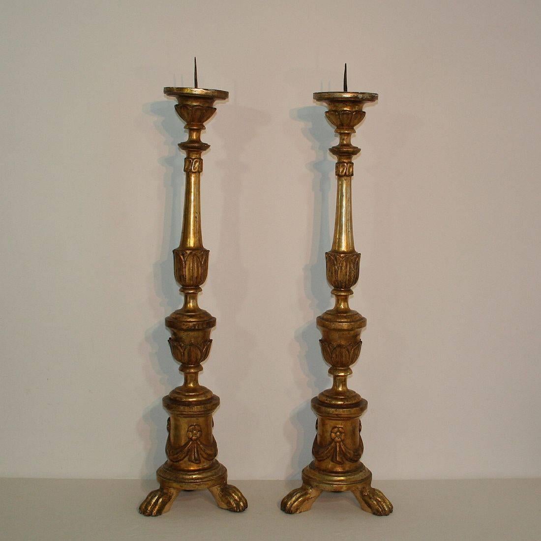 19th Century, Italian Neoclassical Giltwood Candlesticks In Good Condition In Buisson, FR