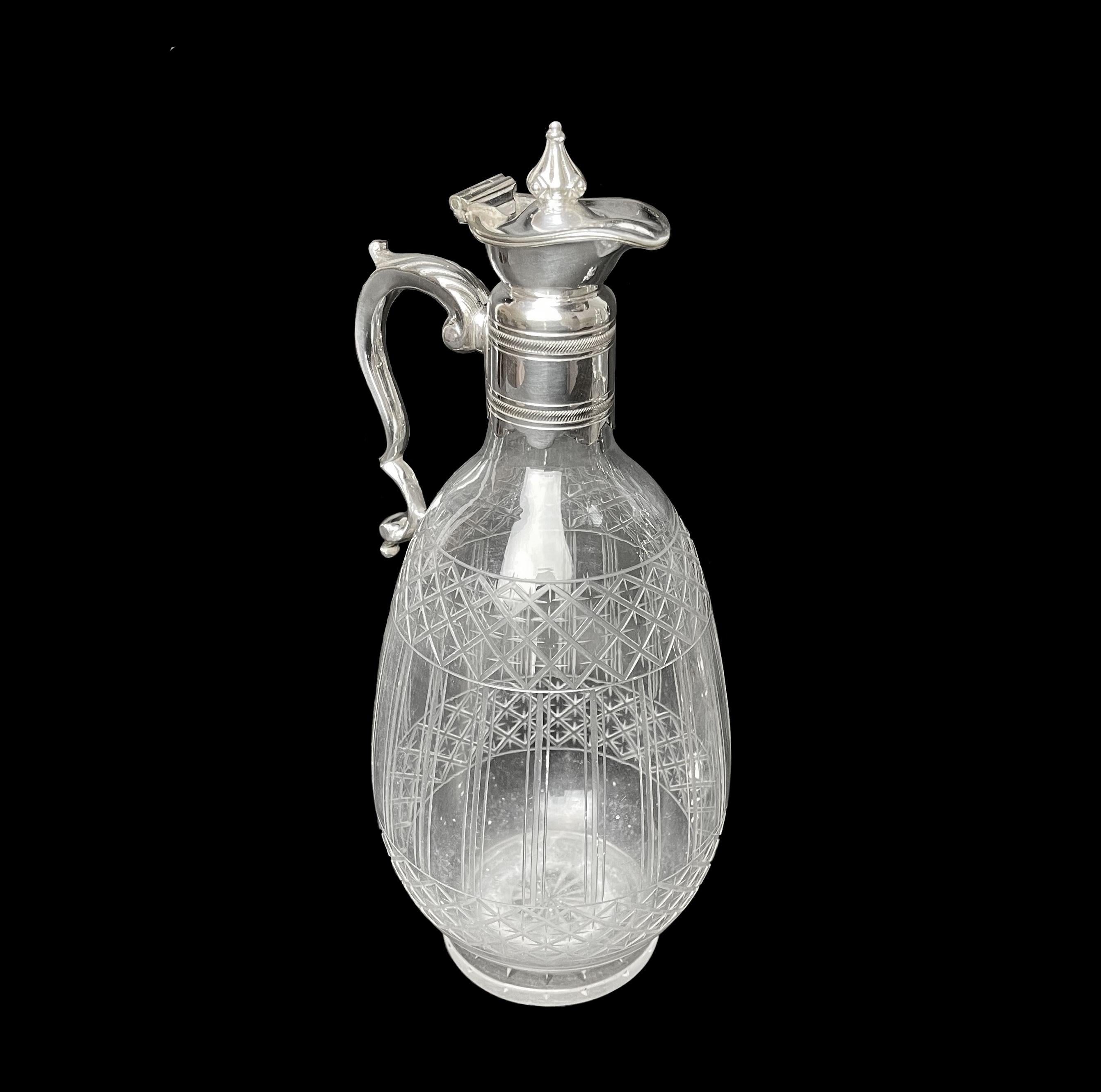 19th CenturyBritish Cut Crystal Mounted Silver Plated Cruet Set In Good Condition For Sale In Pasadena, CA