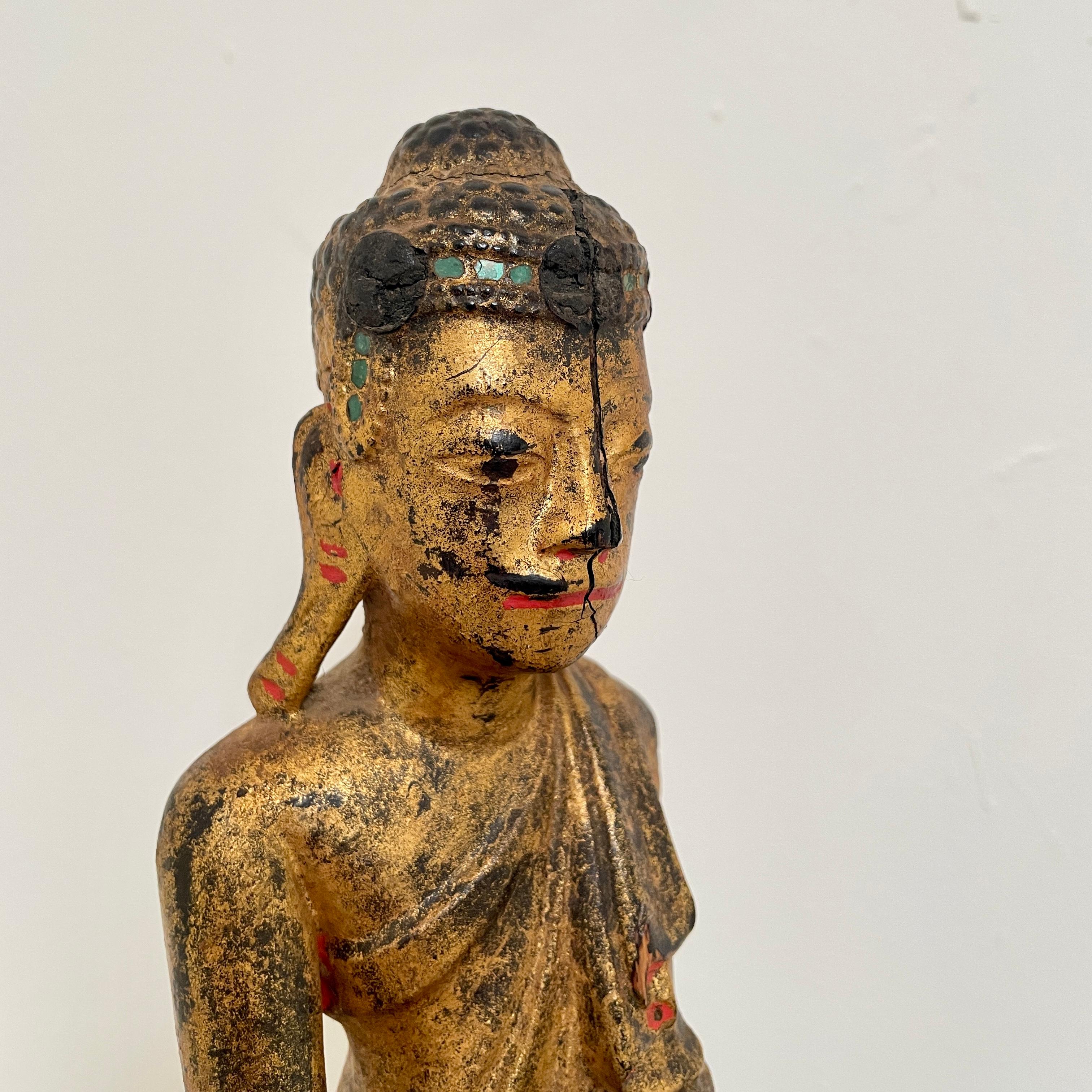 19th Cenury Burmese Seated Mandalay Buddha in gilded Wood and Lacquer, ca. 1890 For Sale 4
