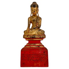 Sitzender burmesischer Mandalay-Buddha aus vergoldetem Holz und Lack aus dem 19. Jahrhundert, um 1890