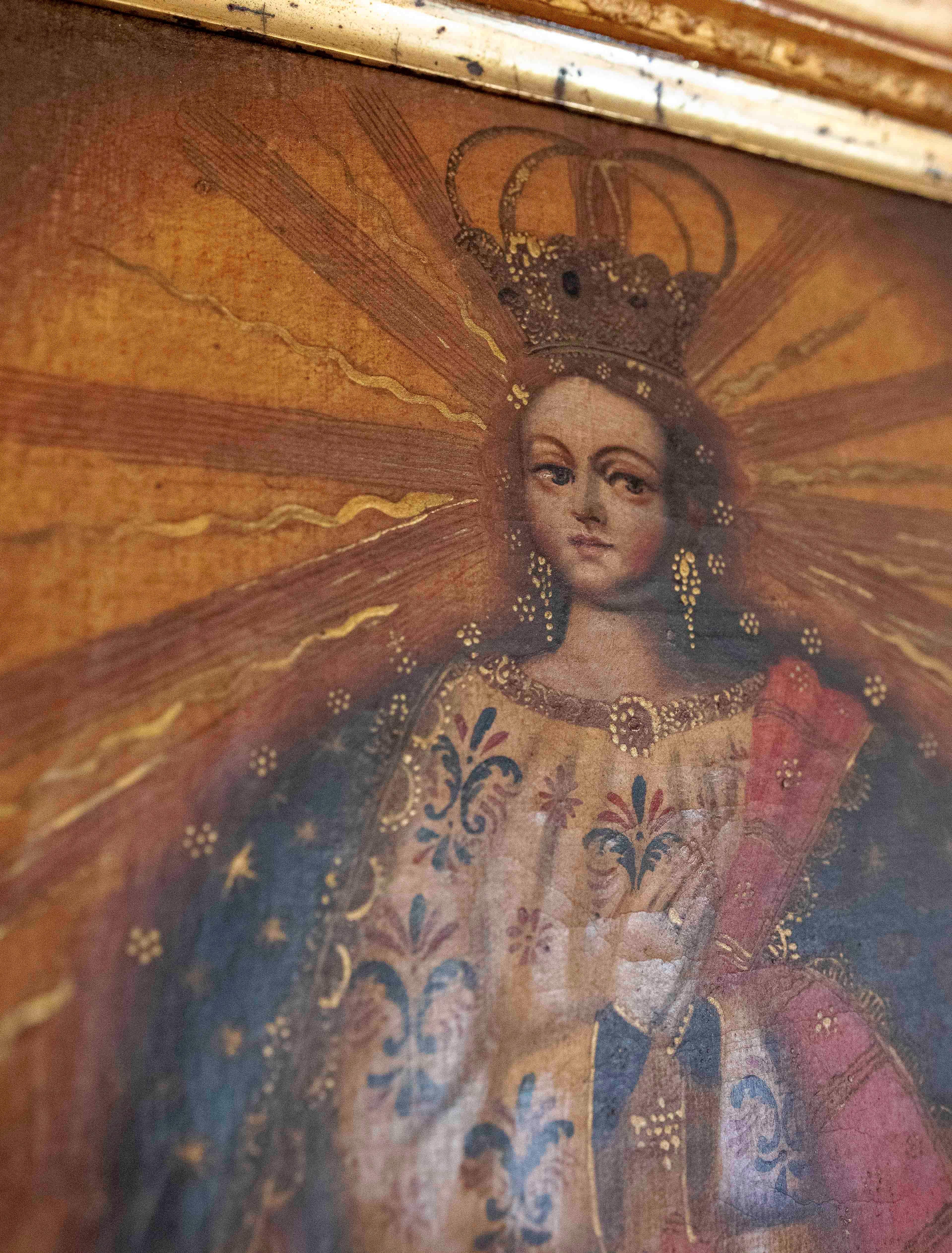 19th Colonial Oil Painting of the Virgin with Golden Rays and a Gold Leaf Frame For Sale 5