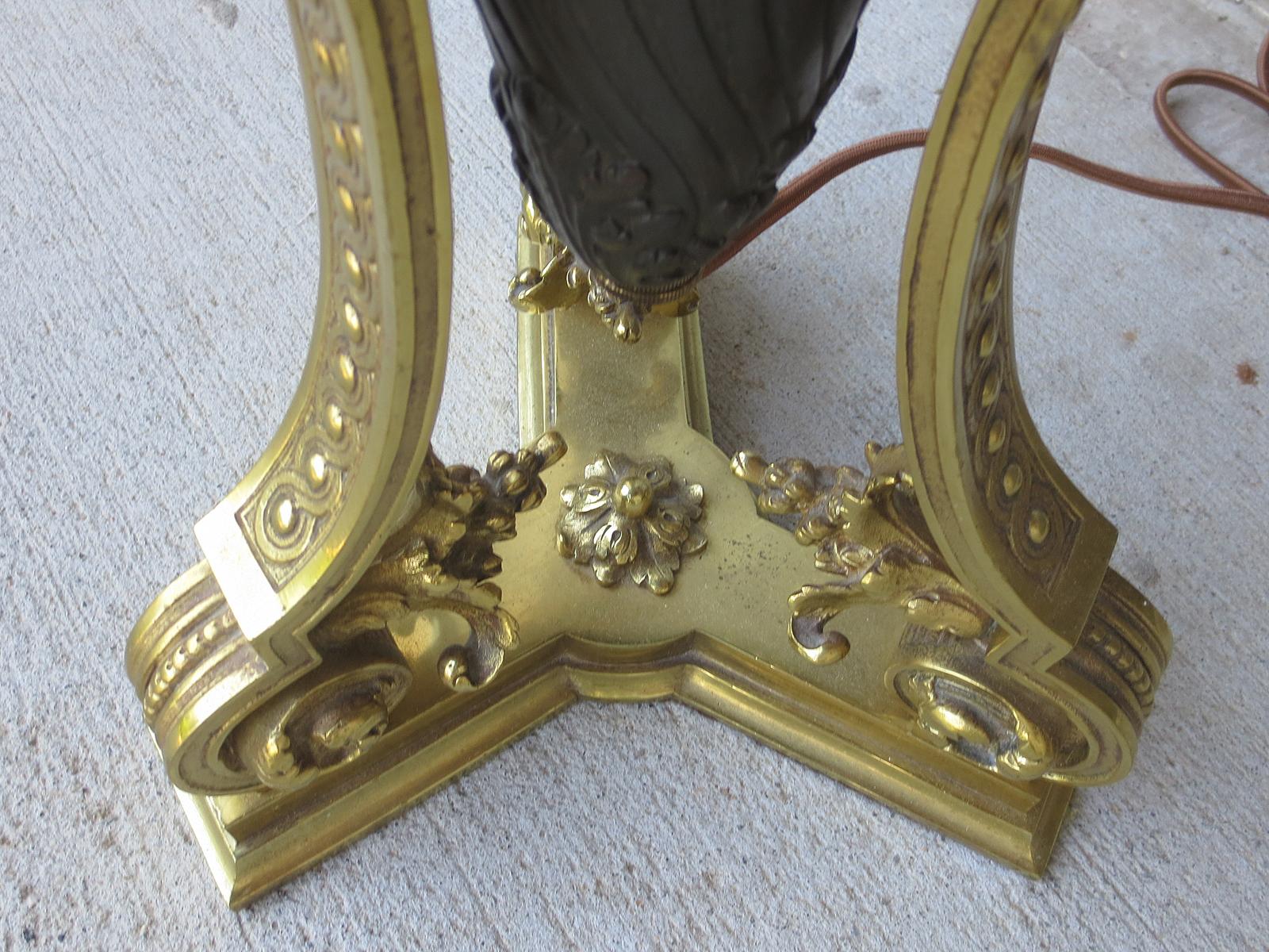 19th-Early 20th Century French Marble and Gilt Bronze Lamp In Good Condition In Atlanta, GA