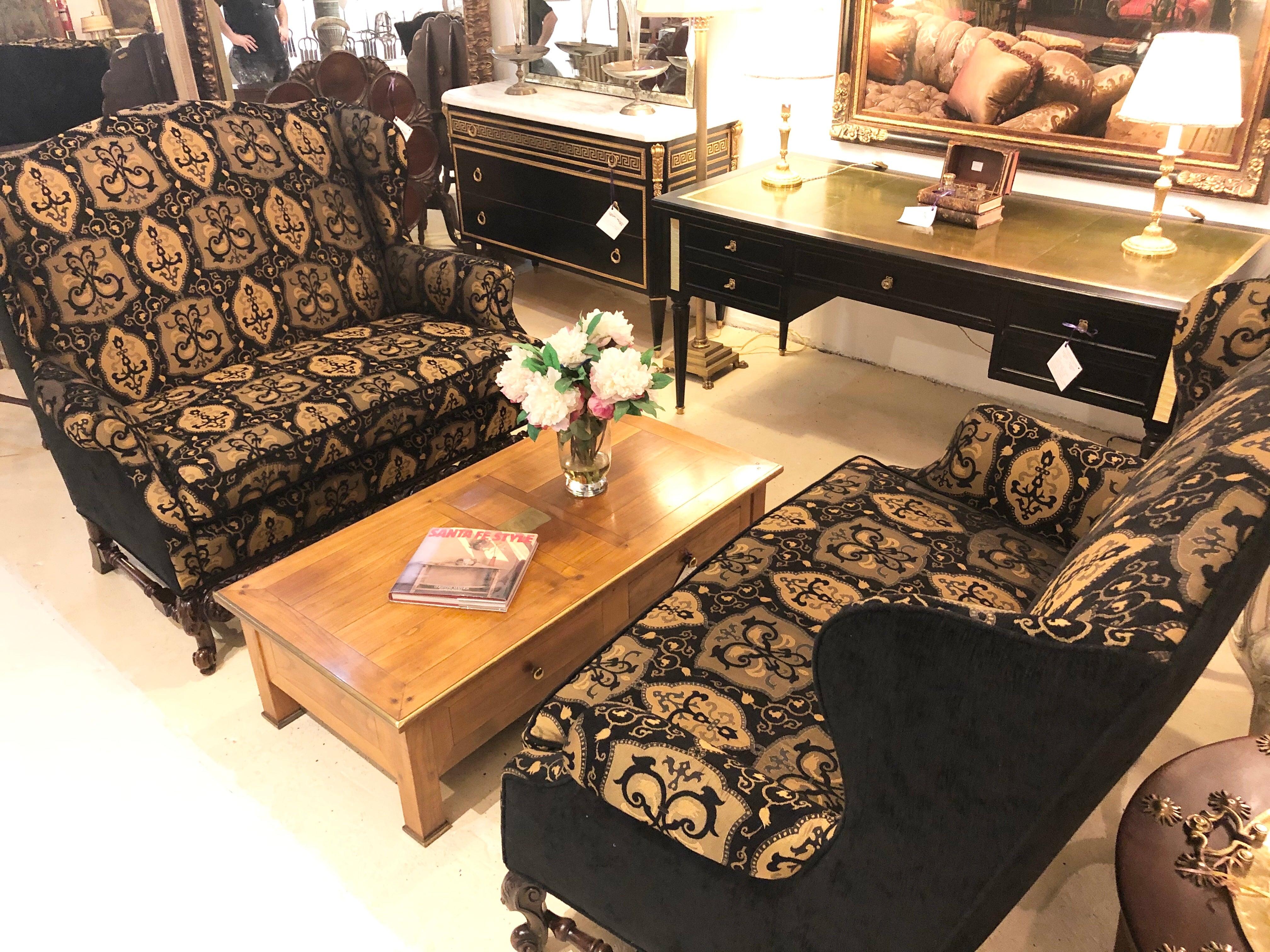 Rococo Canapé ou sofa italien de style Revive rococo, tapisserie noire et beige, une paire en vente