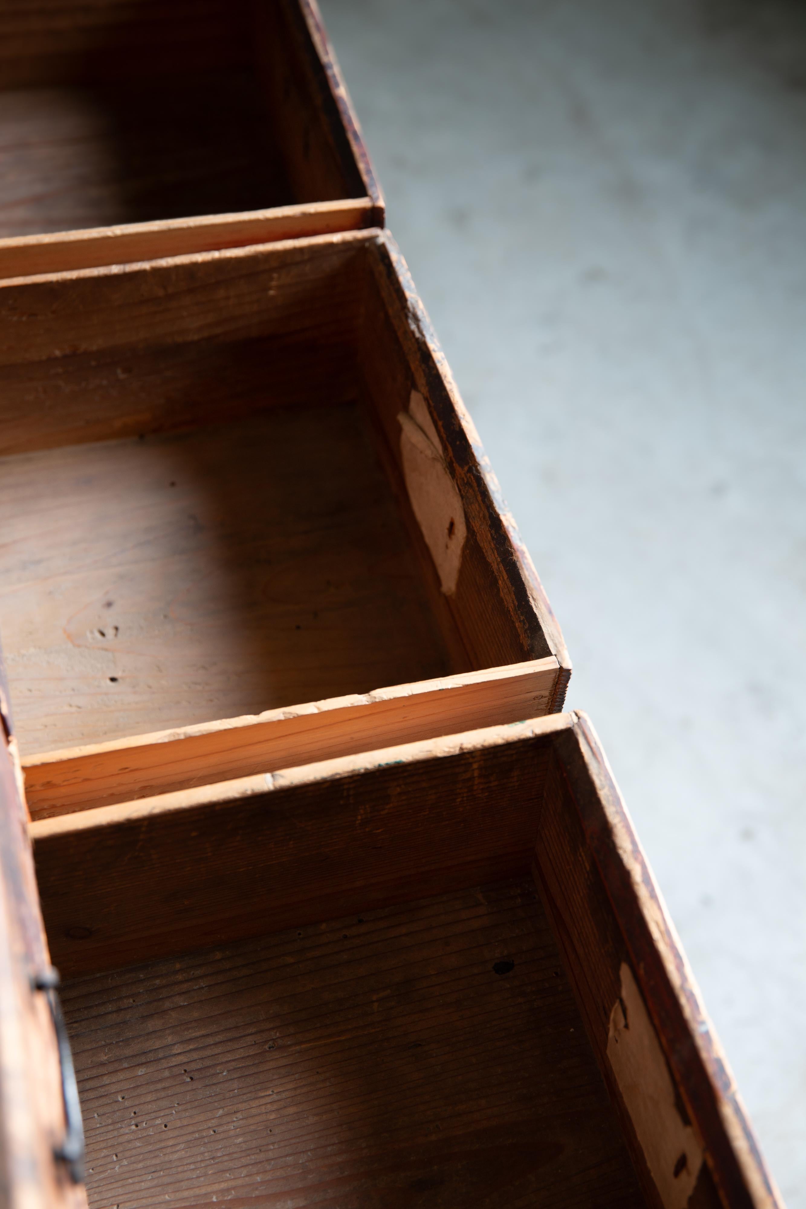 Japanische Wabi sabi dougu Kusuri Tansu, Werkzeug-Medizinkommode, Edo-Kommode, 19. Jahrhundert im Angebot 13