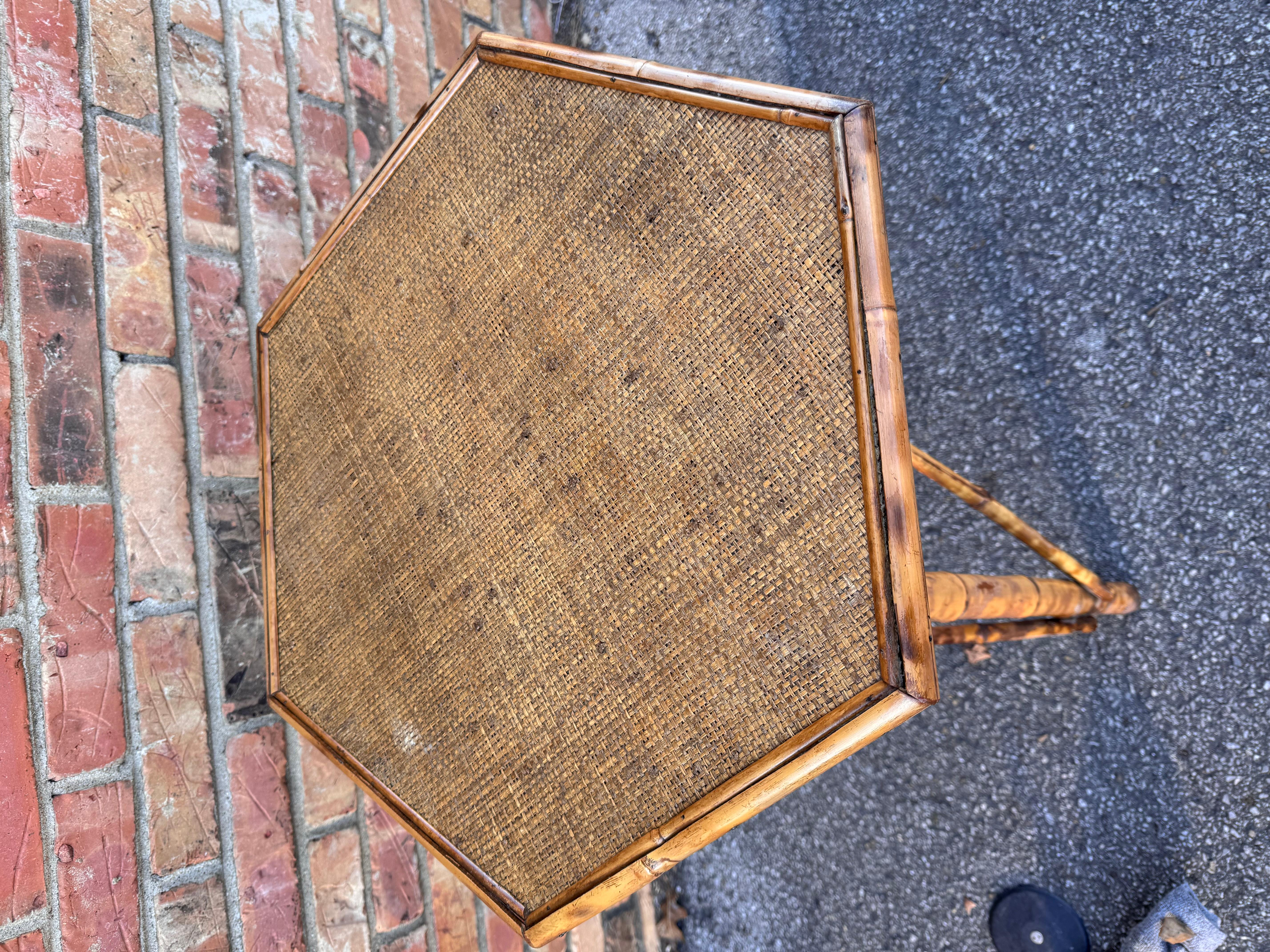 Anglais Table d'appoint en bambou du 19e siècle en vente