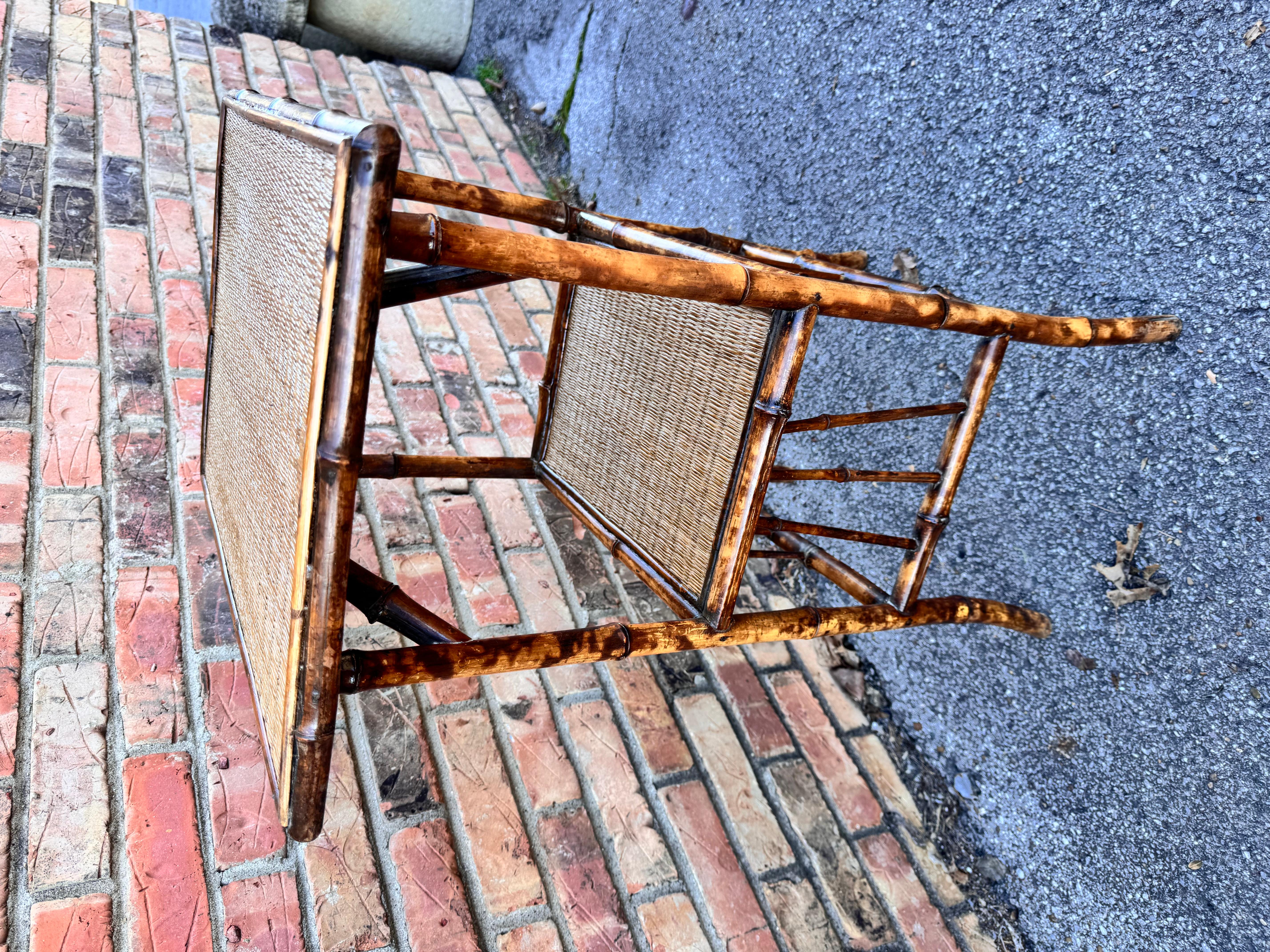Anglais Table d'appoint en bambou du 19e siècle en vente
