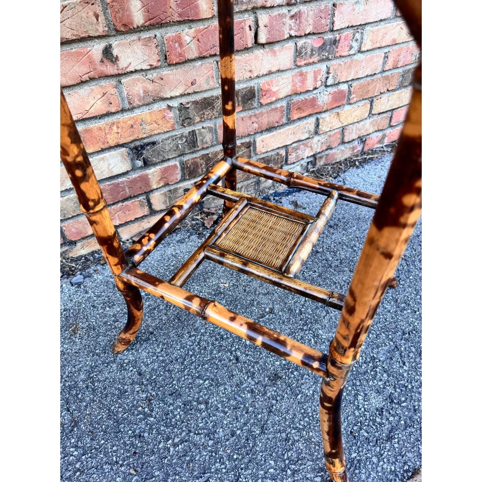 Anglais Table d'appoint en bambou du 19e siècle en vente