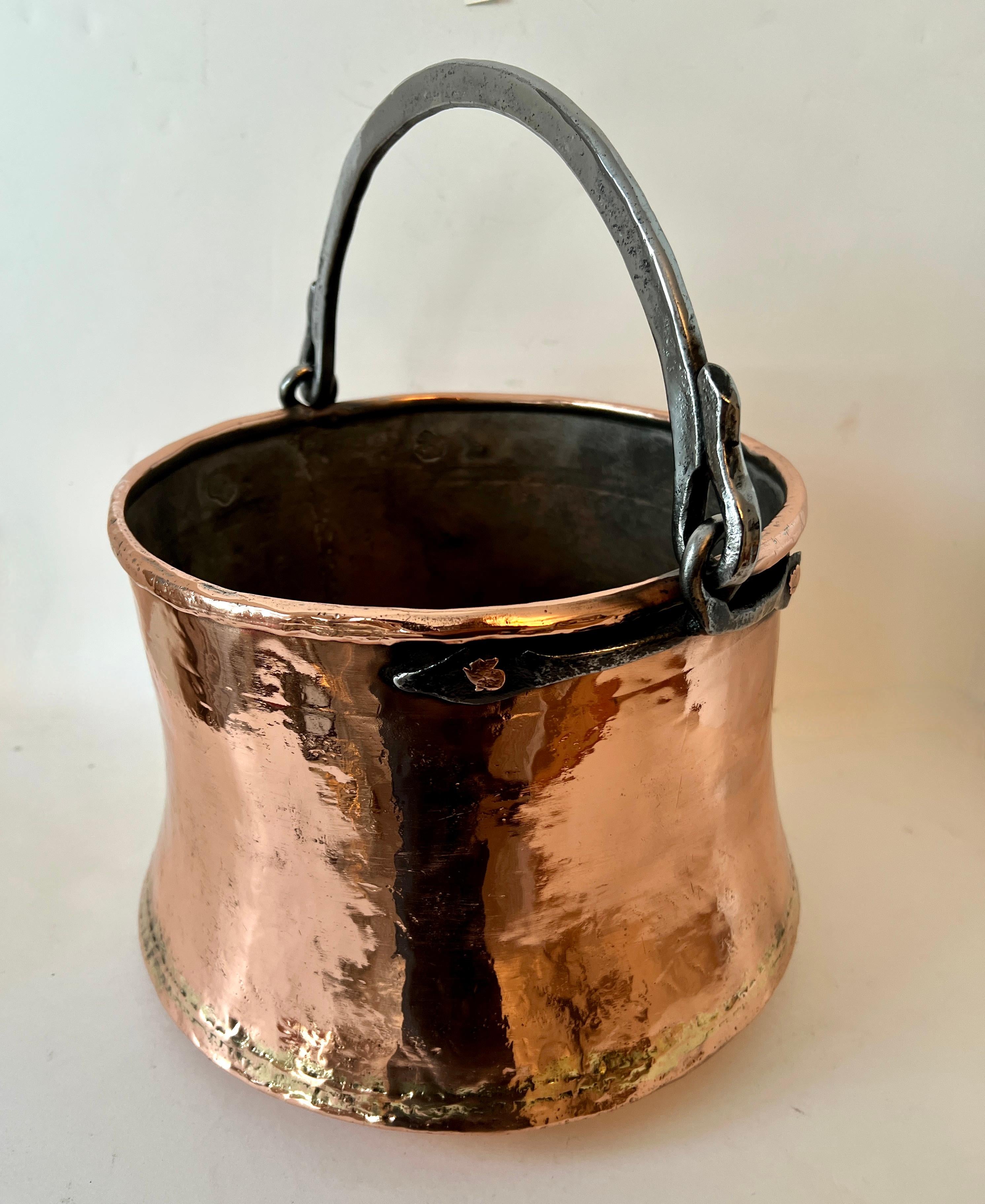 Hand-Crafted 19th English Century Copper Pot Centerpiece Jardiniere or Planter  For Sale