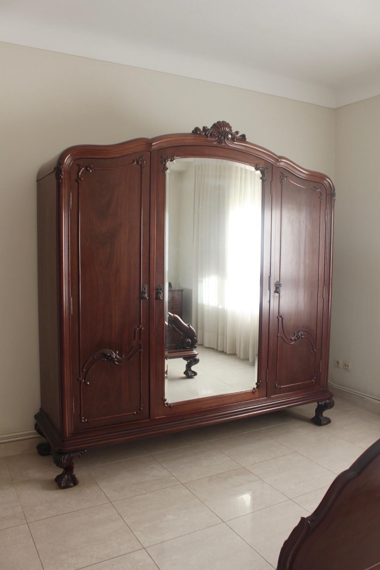 Stunning, marvellous 19th century English Chippendale style ball and claw mahogany armoire or wardrobe with 3 vanity mirrors. This wardrobe was made in London, circa 1890s.
Several drawers and cabinets.
The piece remains in excellent condition. We