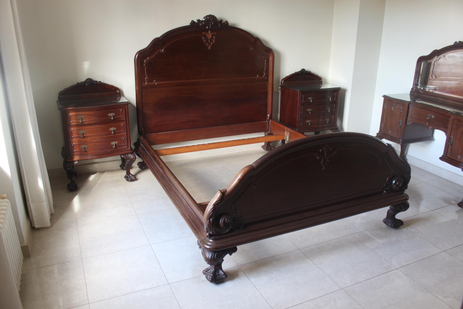 Chippendale Ball/Claw Mahogany Wood Bed with Matching Nightstands, 19th Century For Sale 10