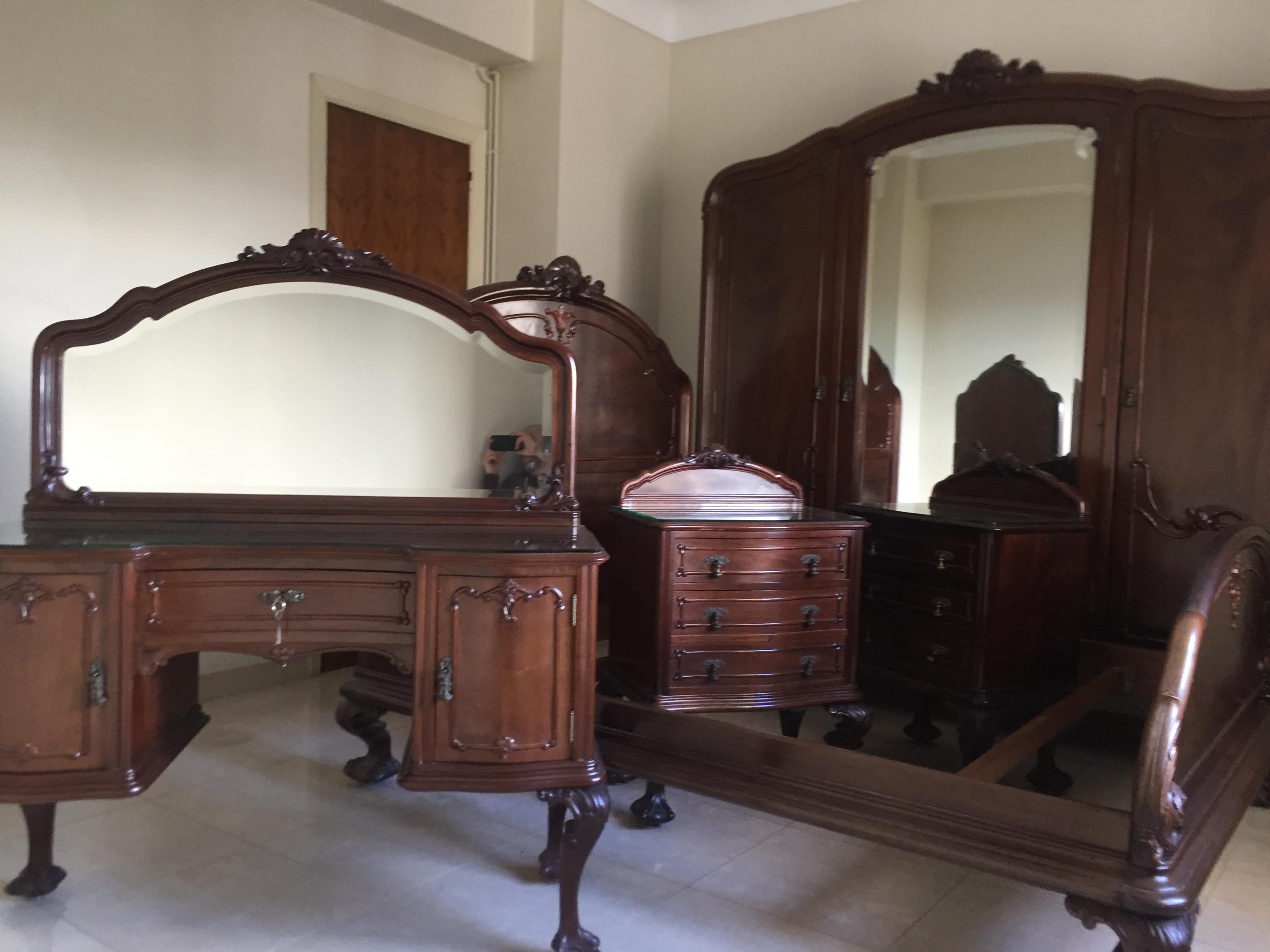 Chippendale Ball/Claw Mahogany Wood Bed with Matching Nightstands, 19th Century For Sale 11