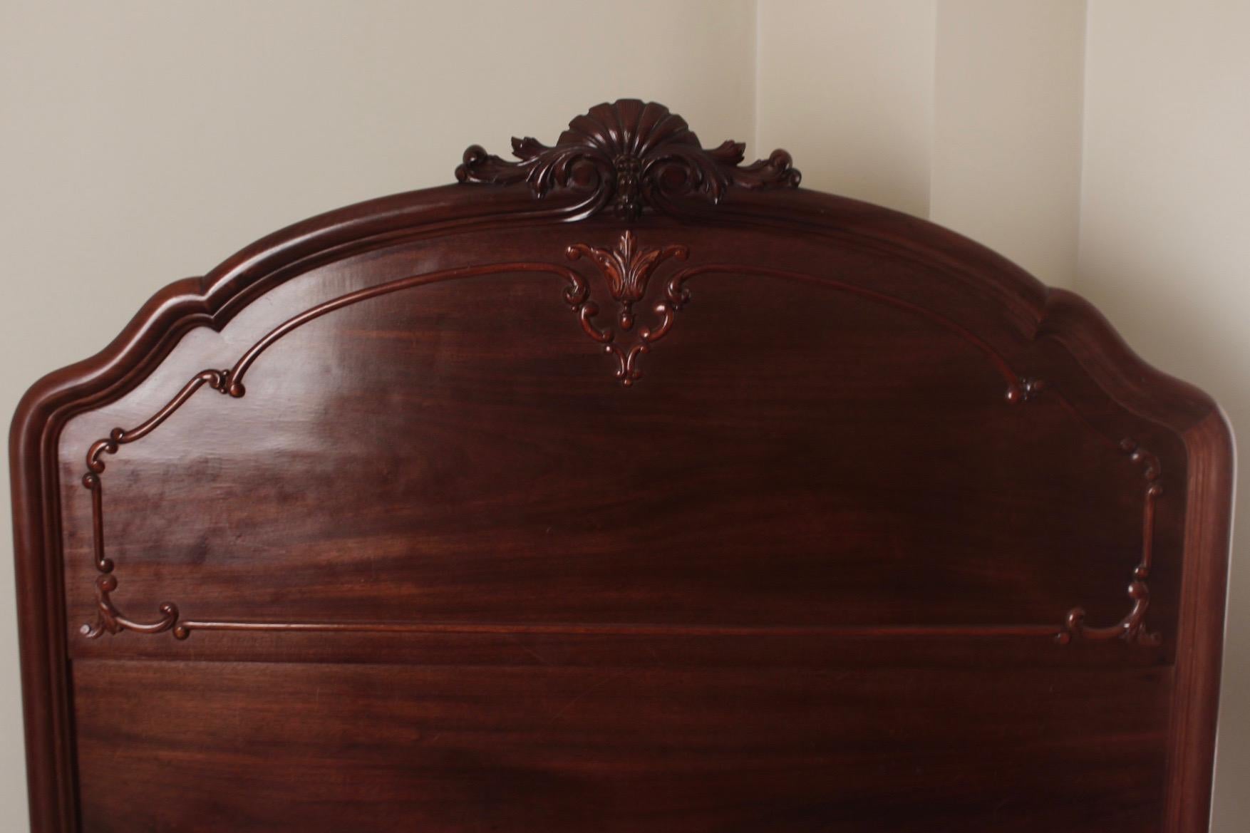 Chippendale Ball/Claw Mahogany Wood Bed with Matching Nightstands, 19th Century For Sale 2