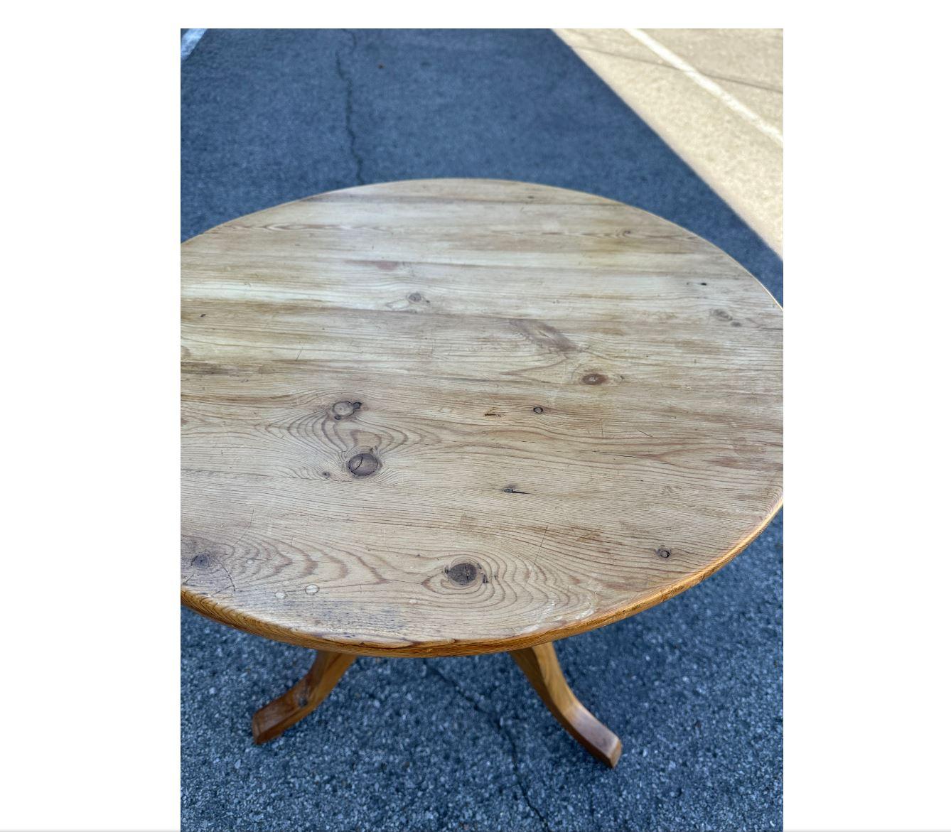19th English Pine Side Table In Good Condition In Nashville, TN