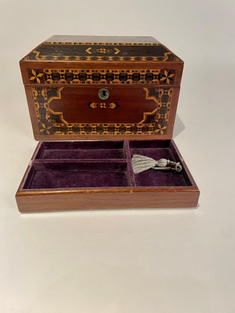 Boîte à bijoux en marqueterie Regency anglaise du 19e siècle  en vente 13