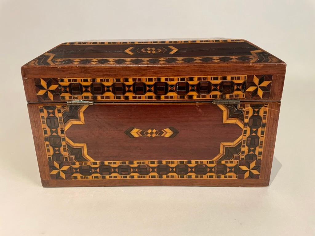 Velours Boîte à bijoux en marqueterie Regency anglaise du 19e siècle  en vente