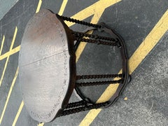 Tavolino da centro inglese del XIX secolo, modello "ROUND", "BARLEY TWIST", in stile giacobiano intagliato