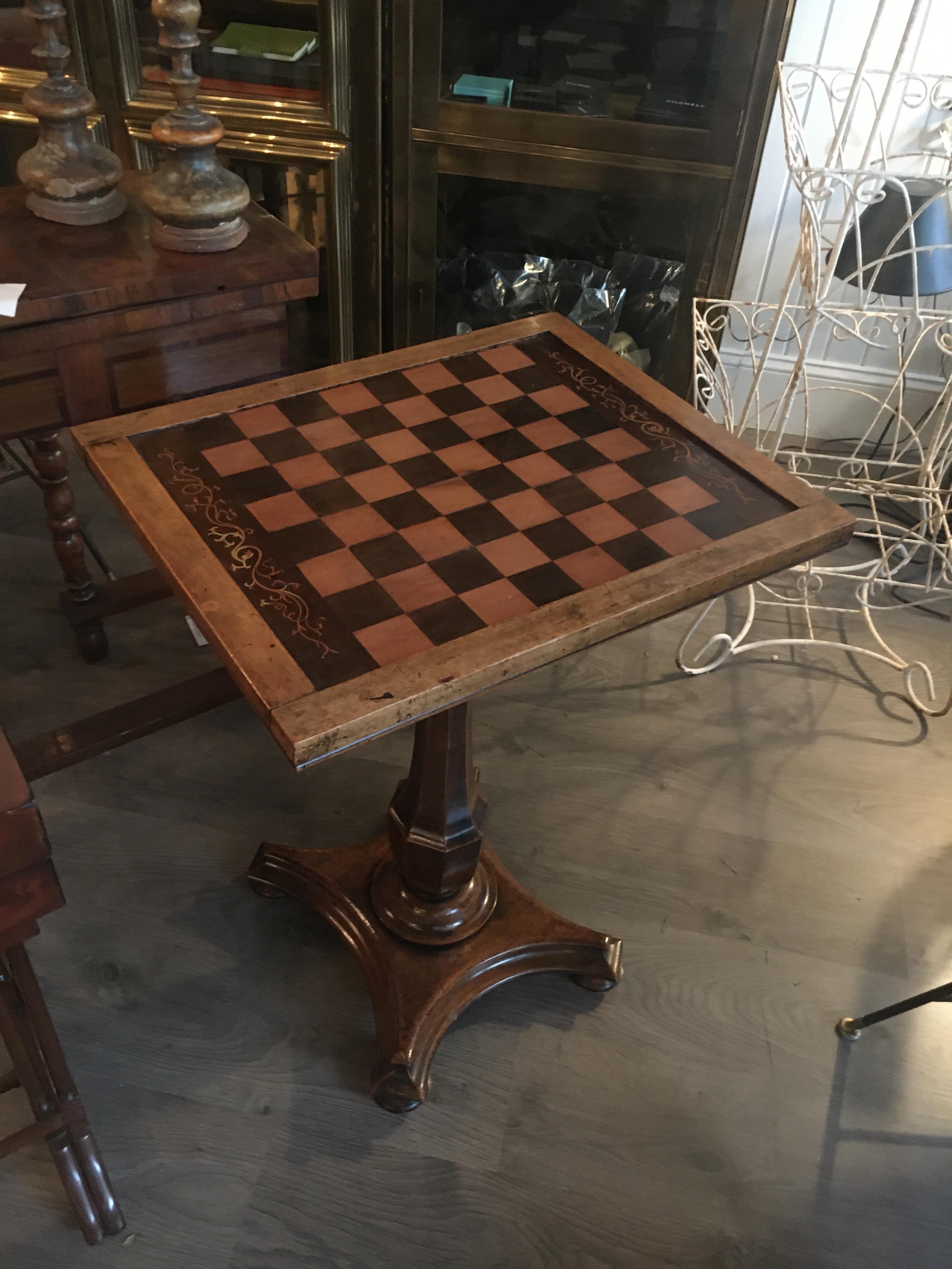 19th English Walnut Games Table, Top Flips For Both Chess And Cribbage/bsckgammo 4