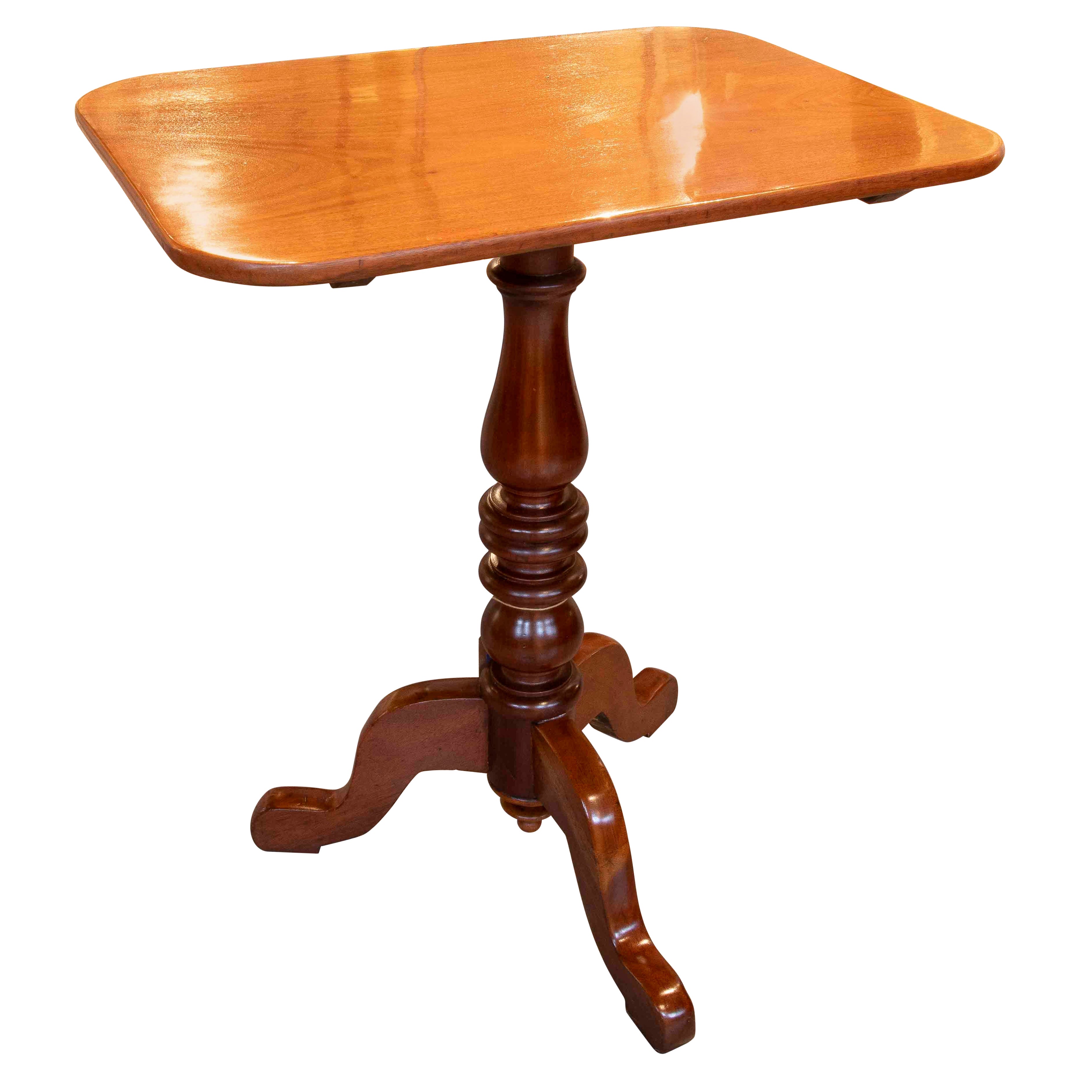 Mesa auxiliar plegable 19ª con base torneada de madera de caoba barnizada en venta