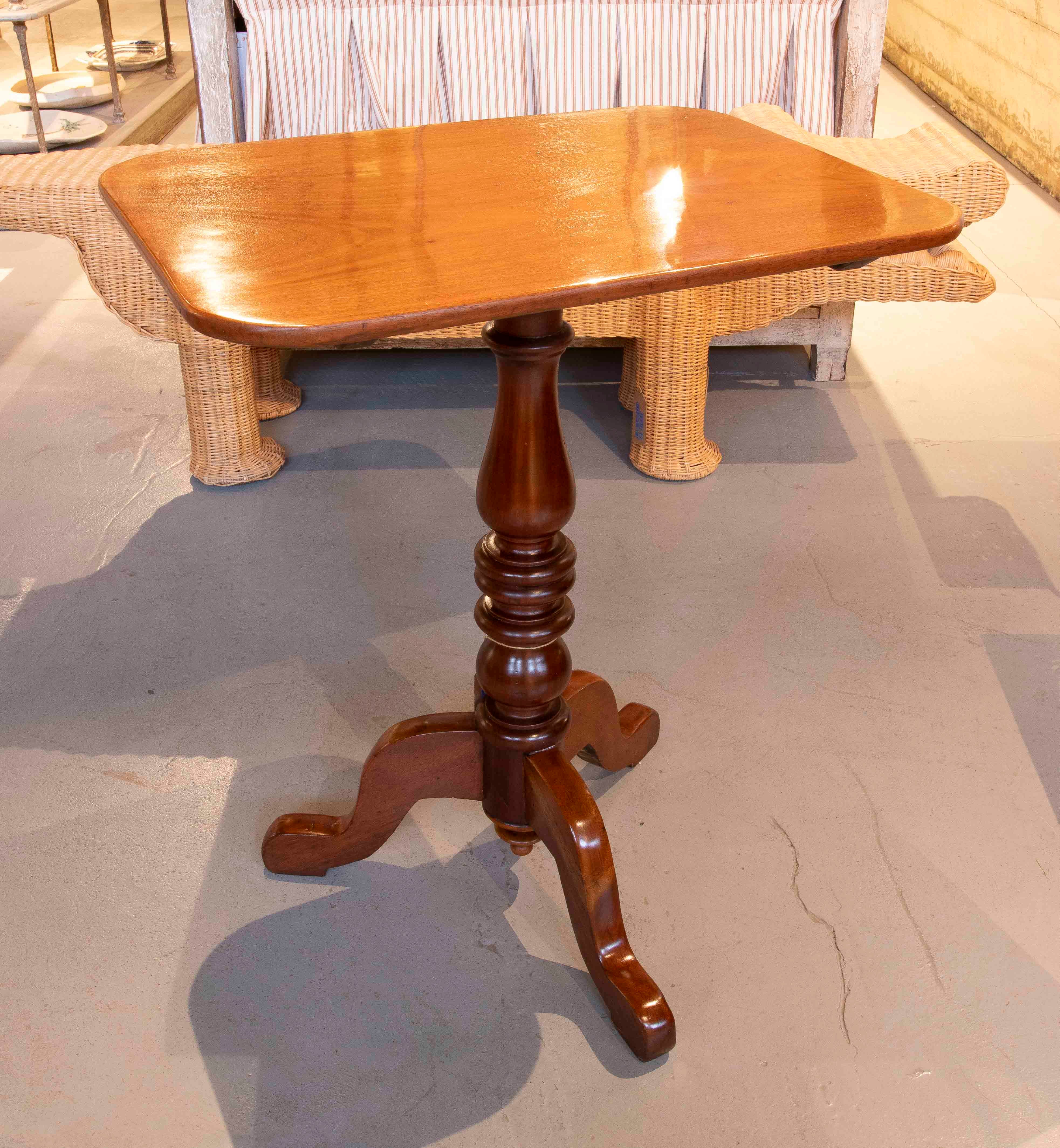 19th Folding Side Table with Turned Base in Varnished Mahogany Wood For Sale