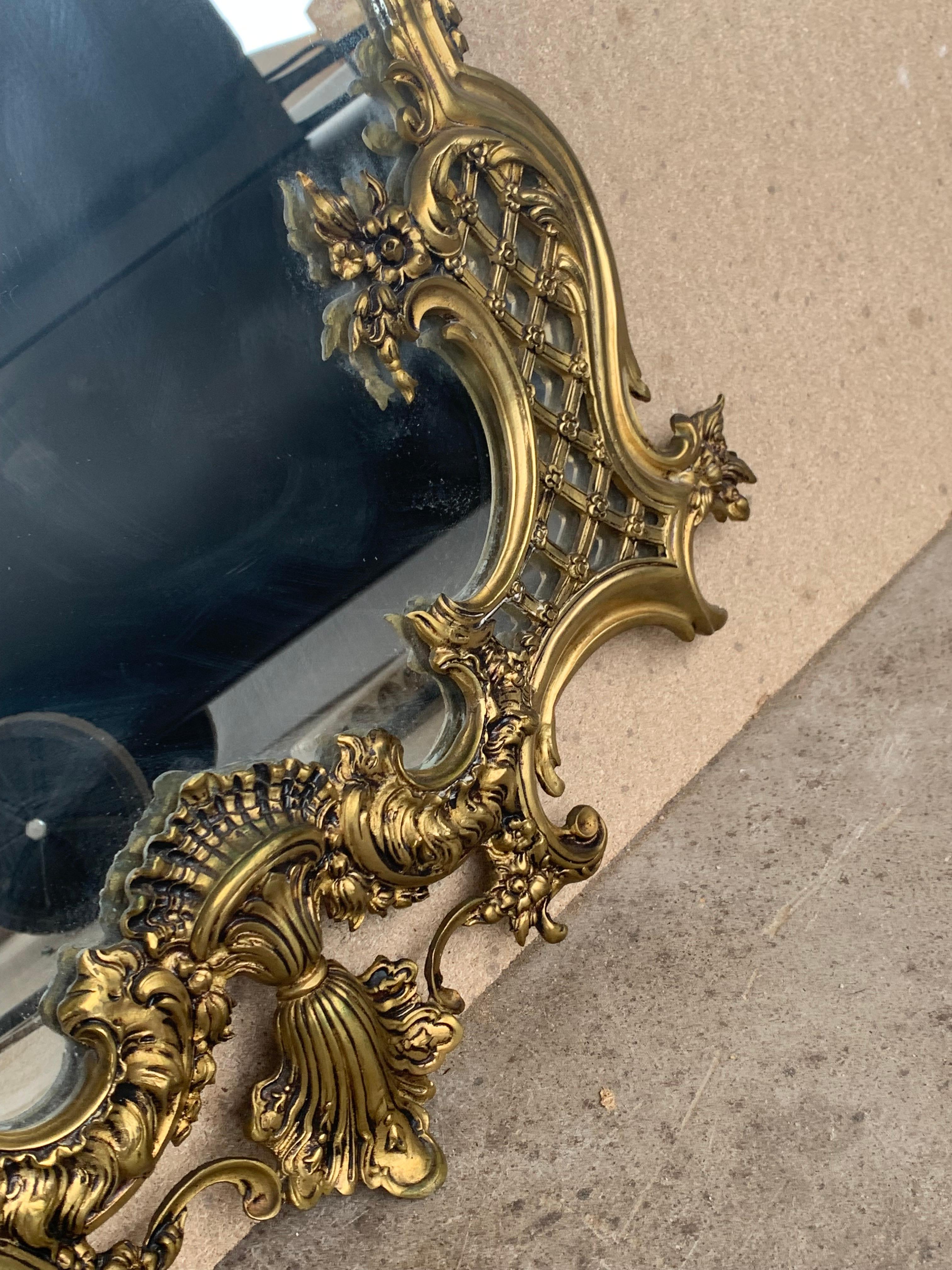 19. Französischer Barock Handgefertigter Bronzespiegel mit Reliefs im Angebot 3