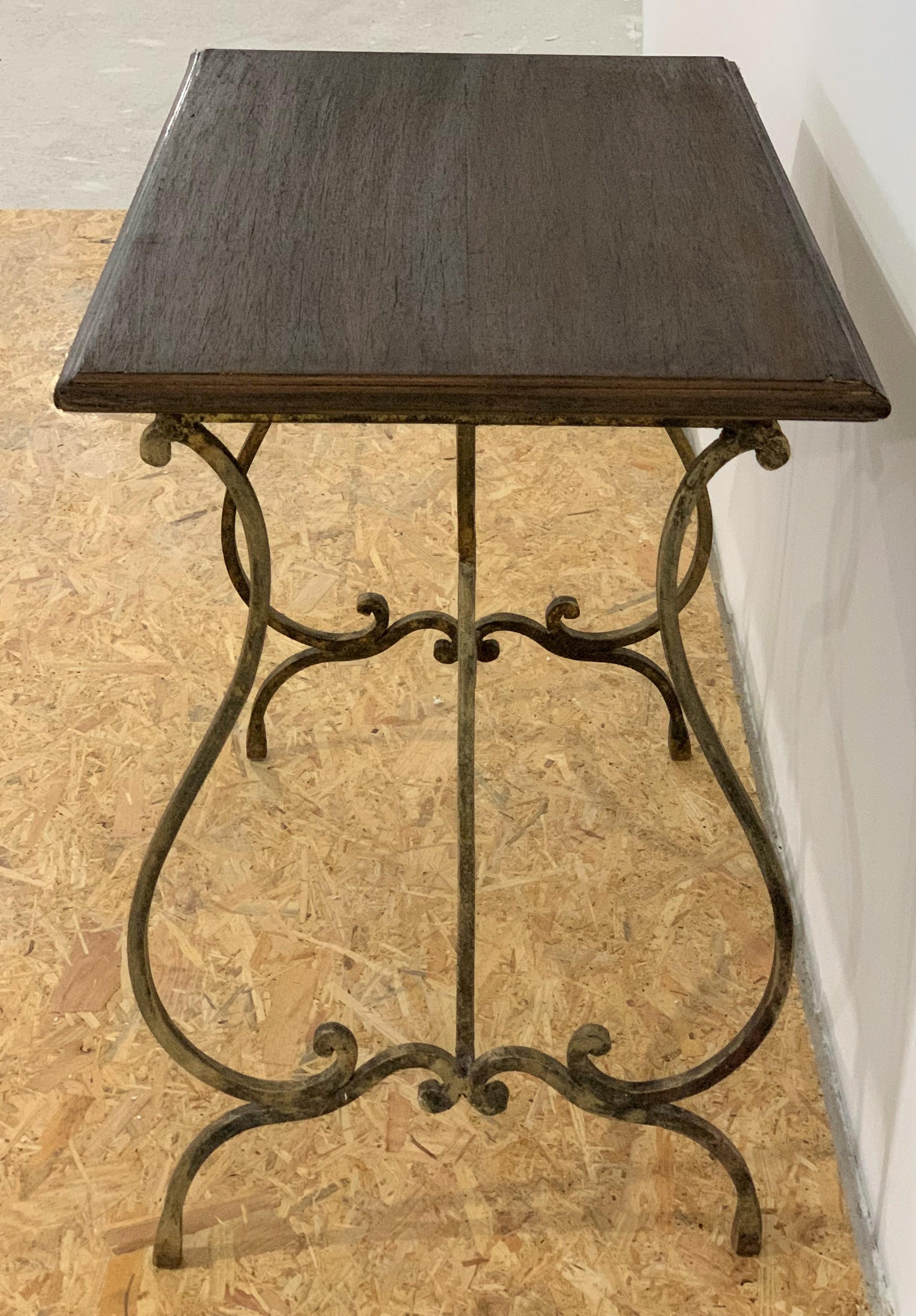 XIXe siècle Table bistro du 19ème siècle avec pieds en lyre de fer et plateau en bois avec tiroir en vente