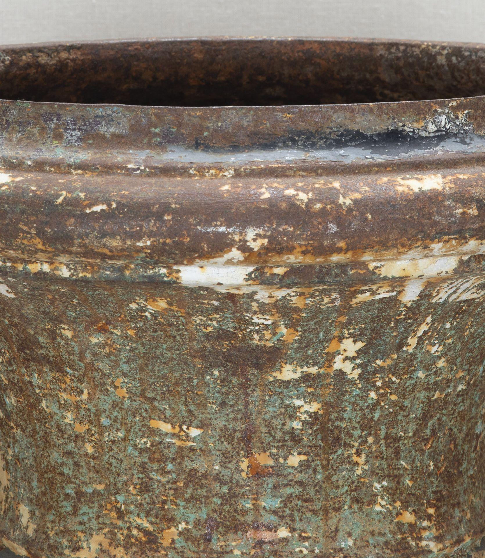 XIX secolo Urna in ghisa francese del 19° secolo in vendita