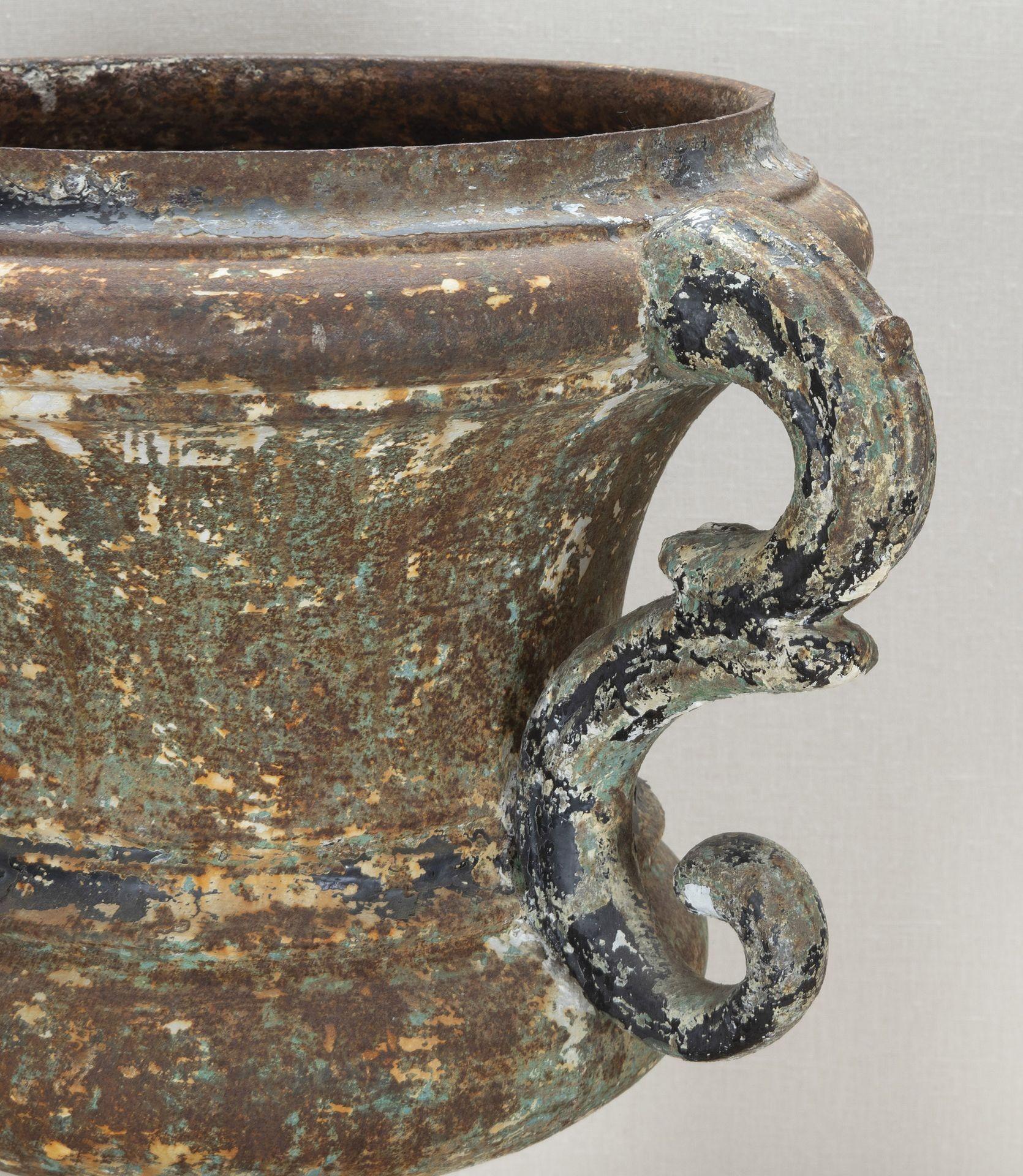 Urna in ghisa francese del 19° secolo in vendita 1