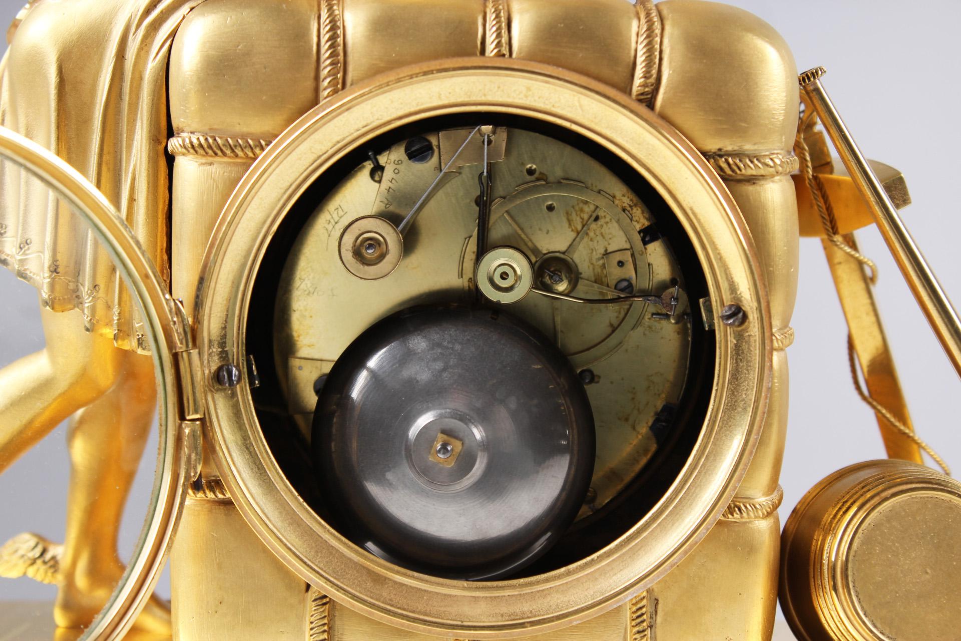 XIX Reloj de chimenea imperio francés, Pendule, mercurio, bronce dorado, hacia 1815 en venta 4