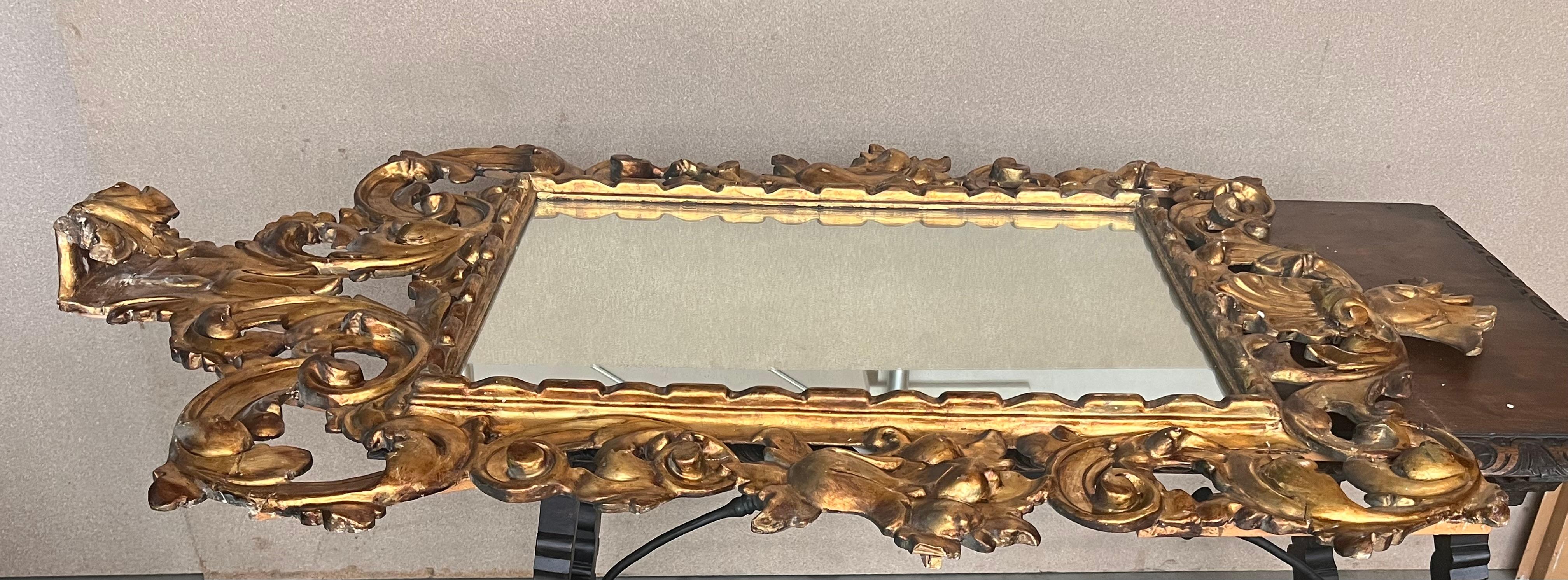 Regency Miroir en bois sculpté et doré d'époque Empire (19e) en vente