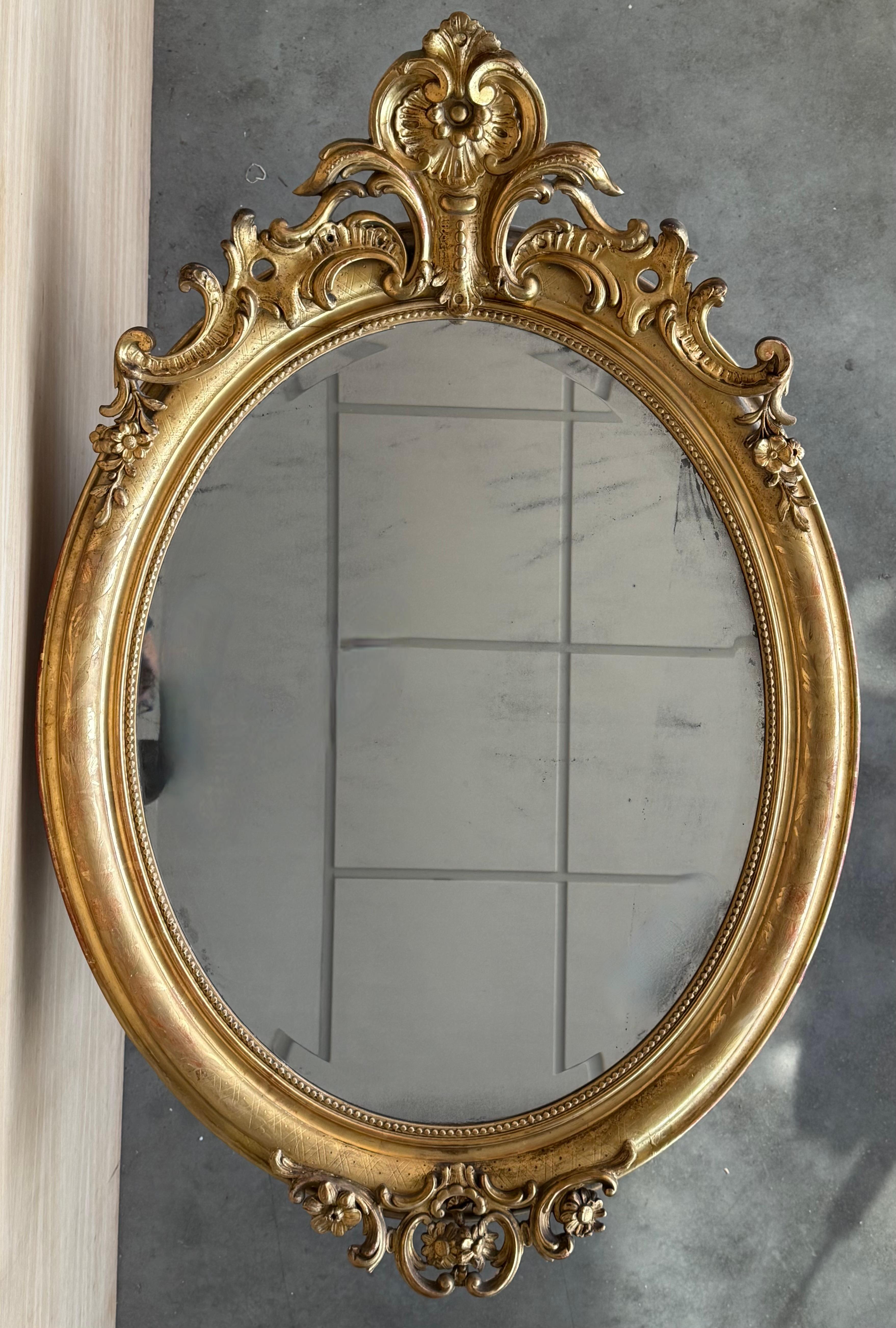 Stile impero Specchio ovale in legno dorato del 19° periodo Impero francese in vendita