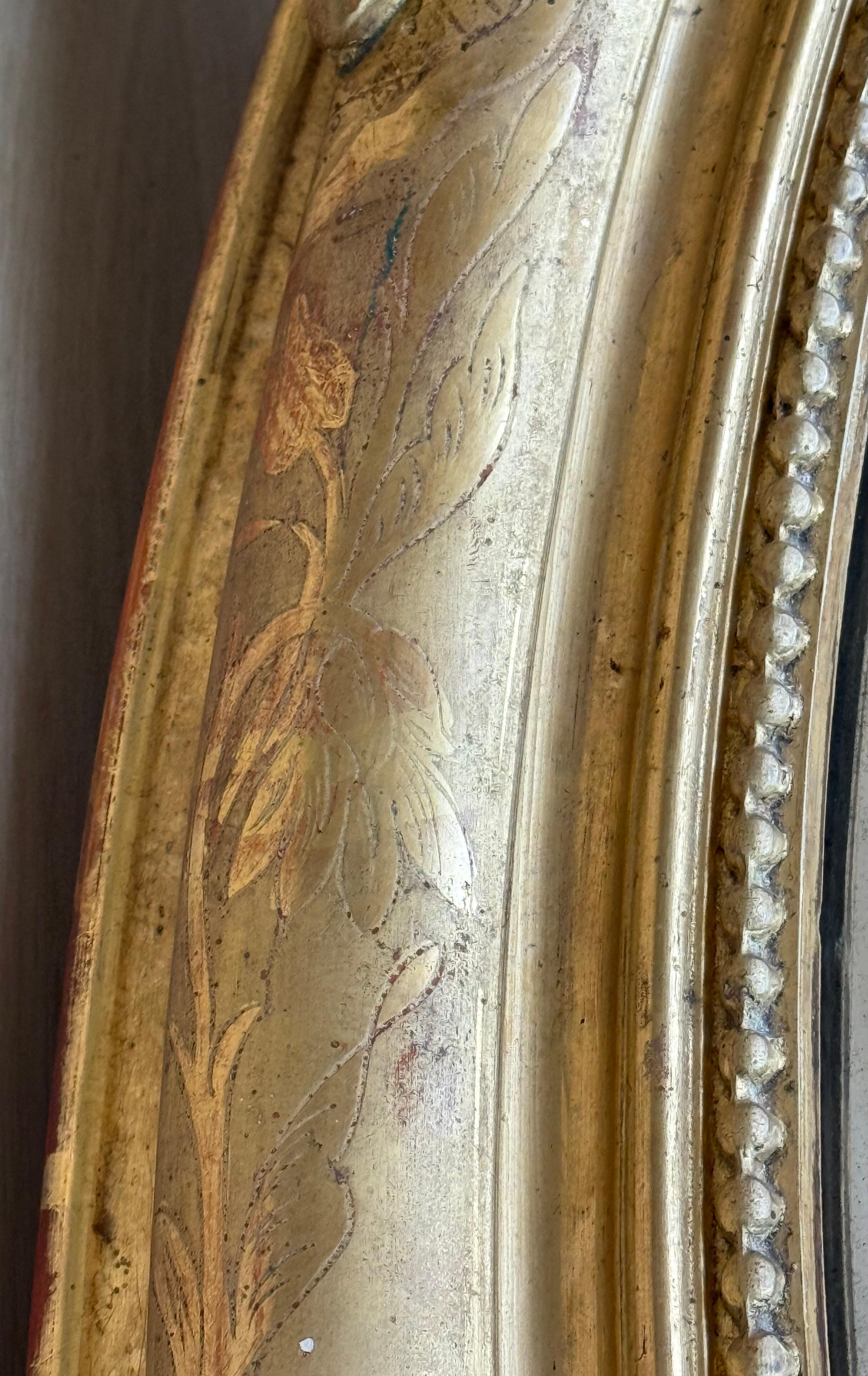 Specchio ovale in legno dorato del 19° periodo Impero francese in vendita 1