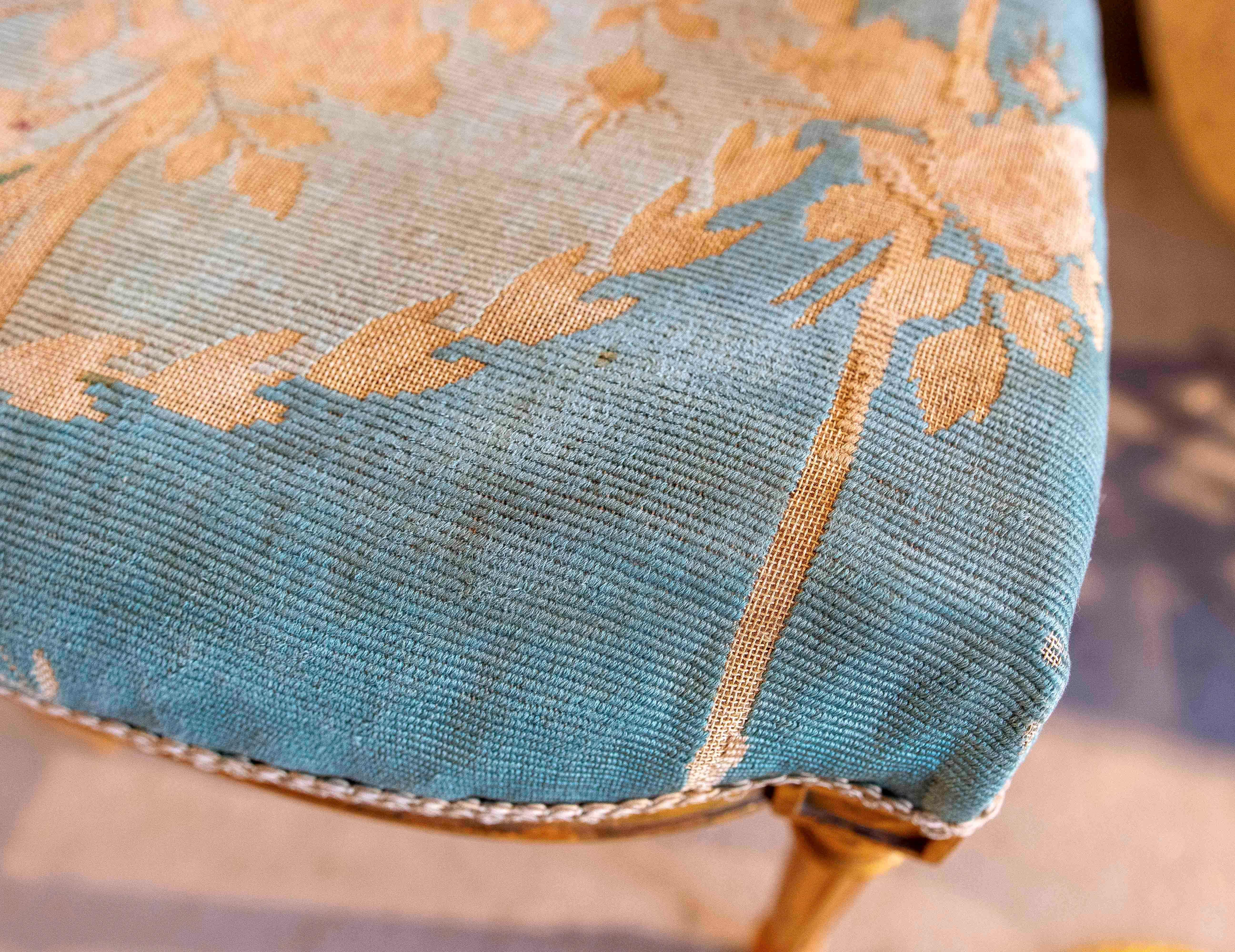 Chaise Louis XVI française du 19ème siècle, dorée et tapissée de bleu en vente 5