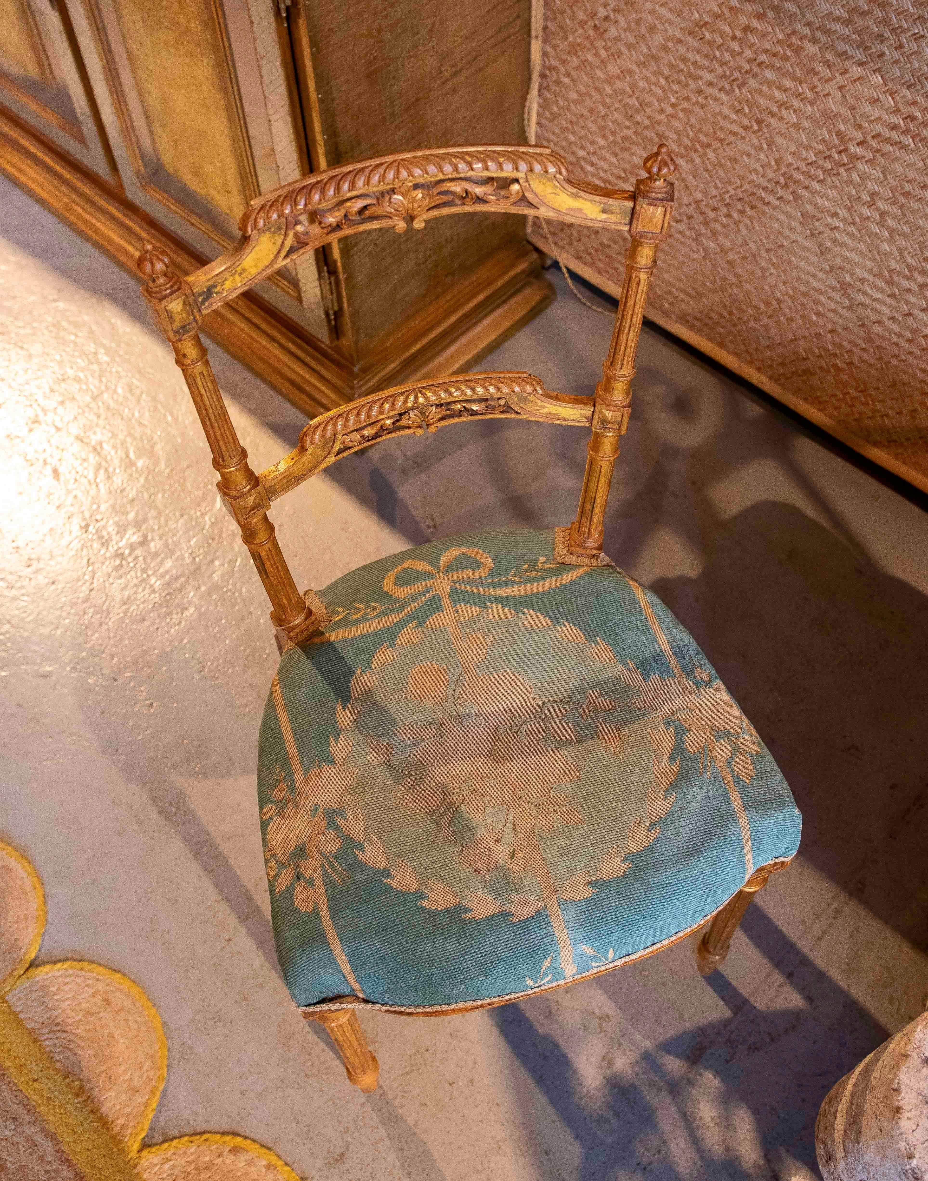 Chaise Louis XVI française du 19ème siècle, dorée et tapissée de bleu en vente 8