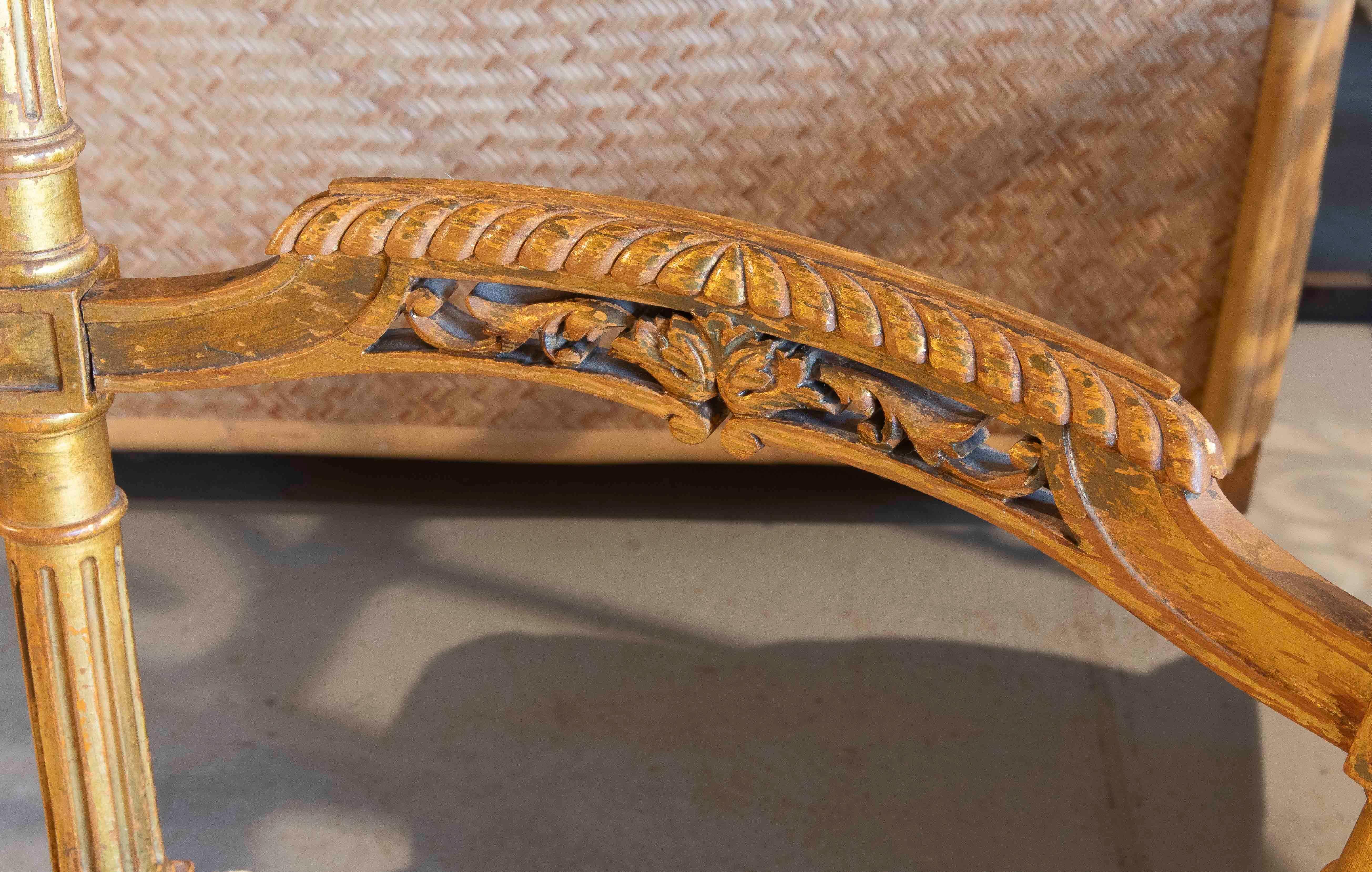 Chaise Louis XVI française du 19ème siècle, dorée et tapissée de bleu en vente 2