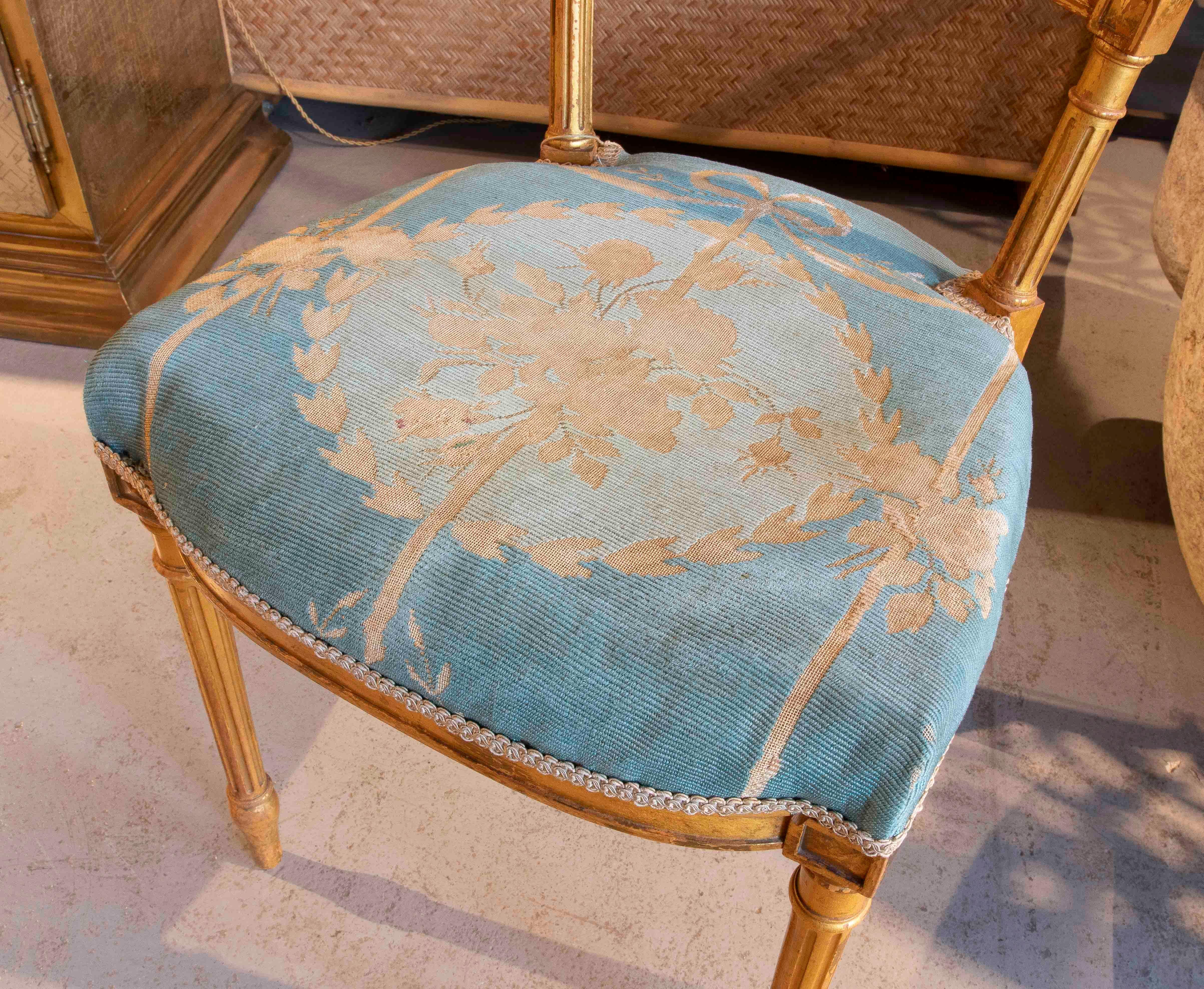 Chaise Louis XVI française du 19ème siècle, dorée et tapissée de bleu en vente 3