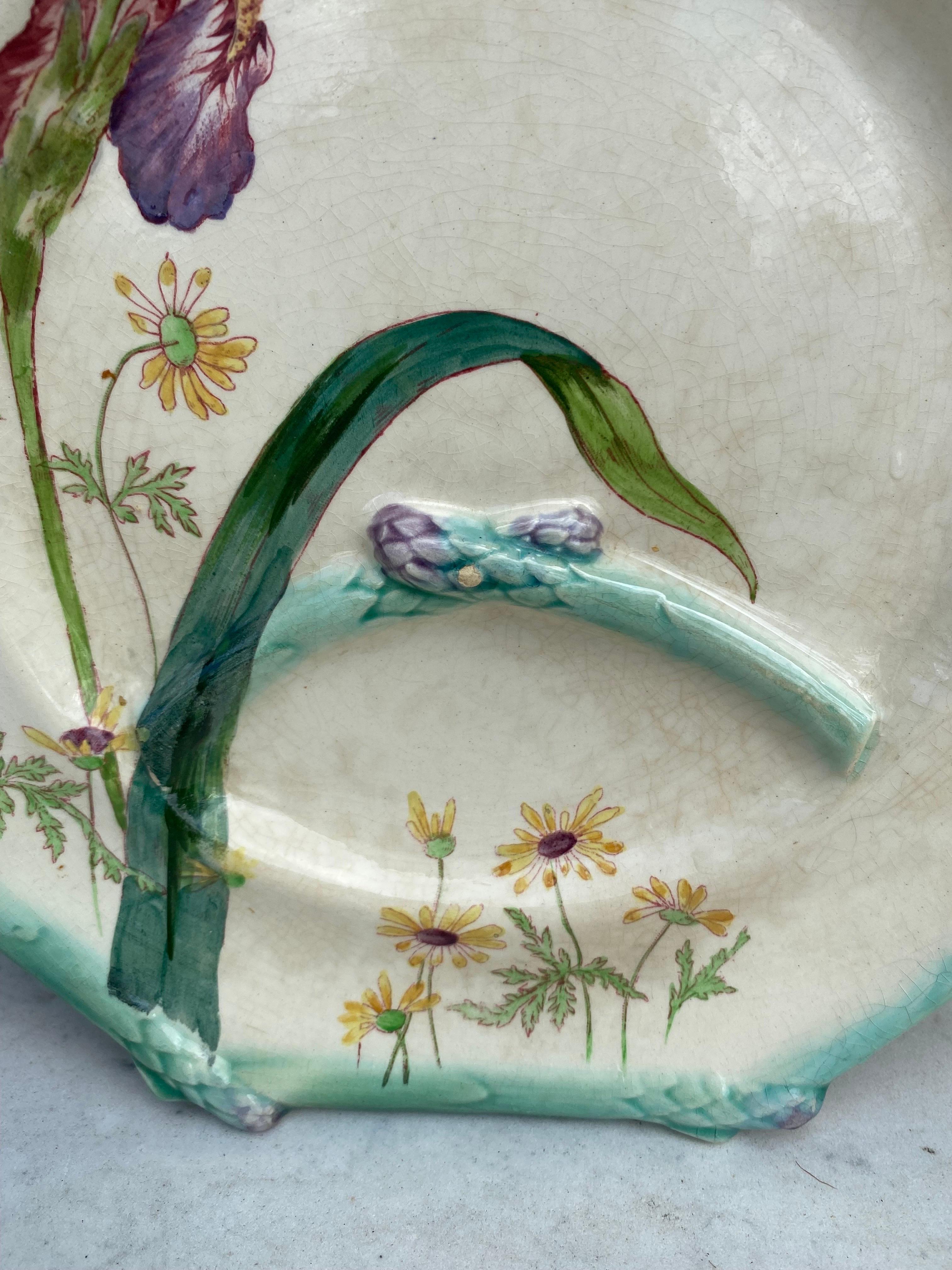 19th French Majolica Asparagus Plate Iris Longchamp In Good Condition For Sale In Austin, TX