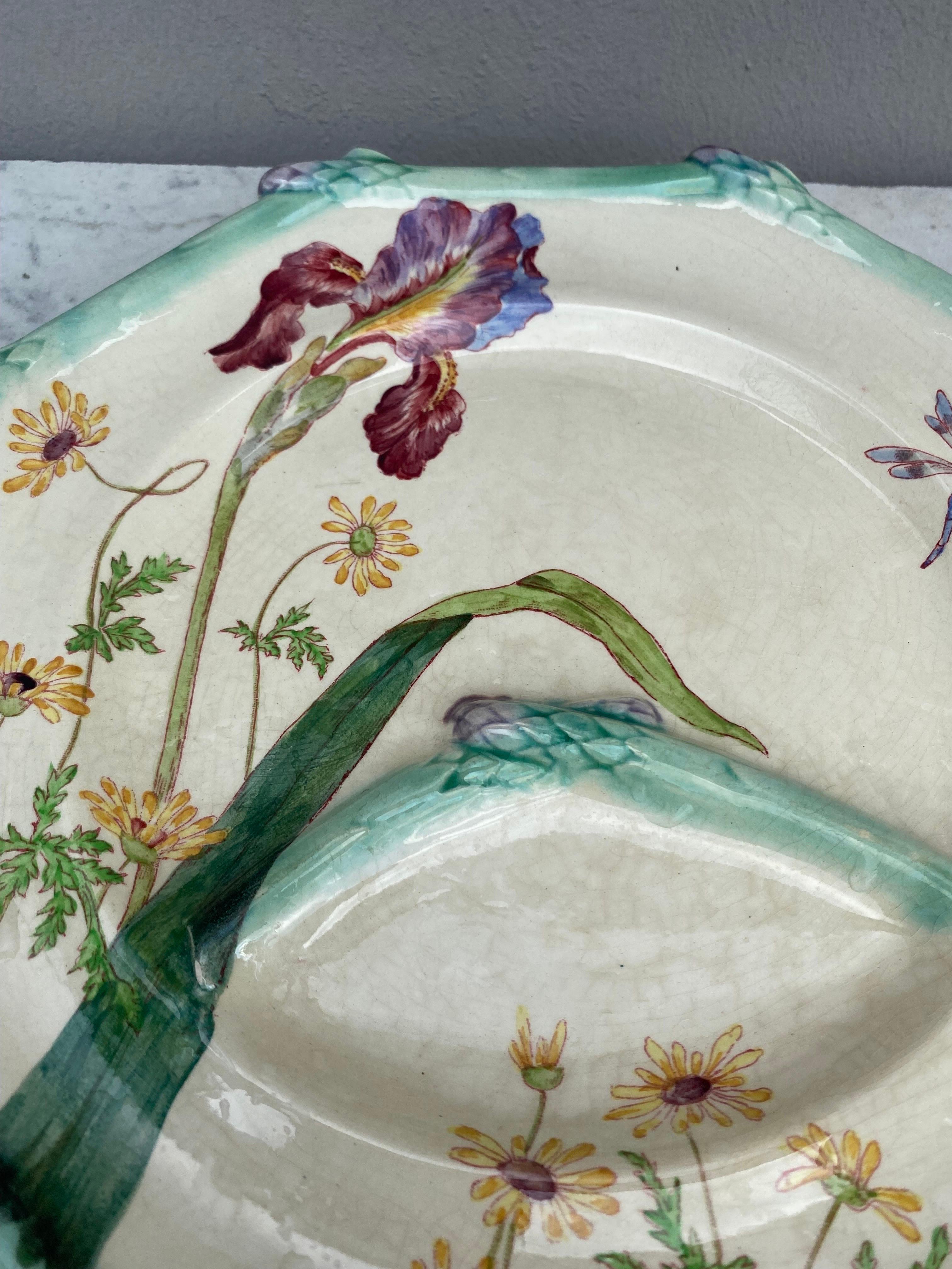 19th French Majolica Asparagus Plate Iris Longchamp In Good Condition For Sale In Austin, TX