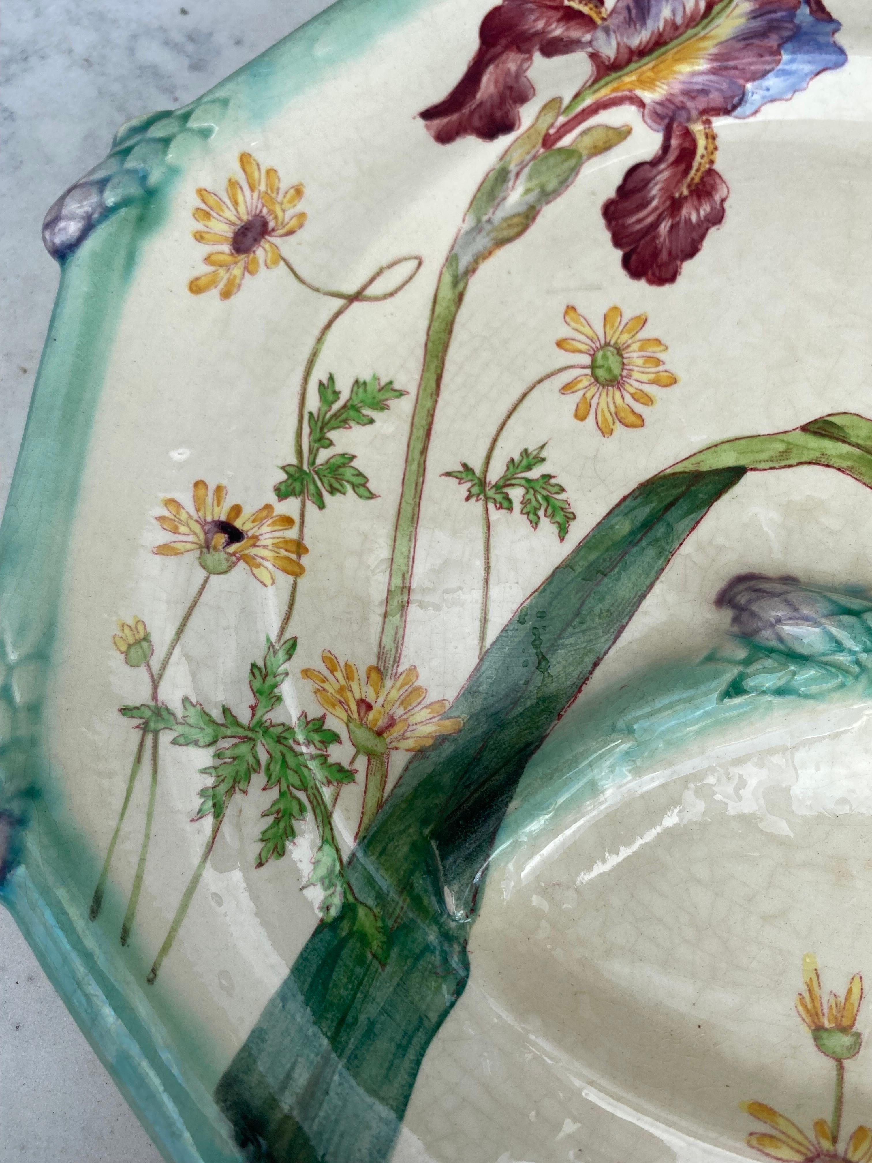 Assiette à asperges en majolique française du 19ème siècle Iris Longchamp Bon état - En vente à Austin, TX
