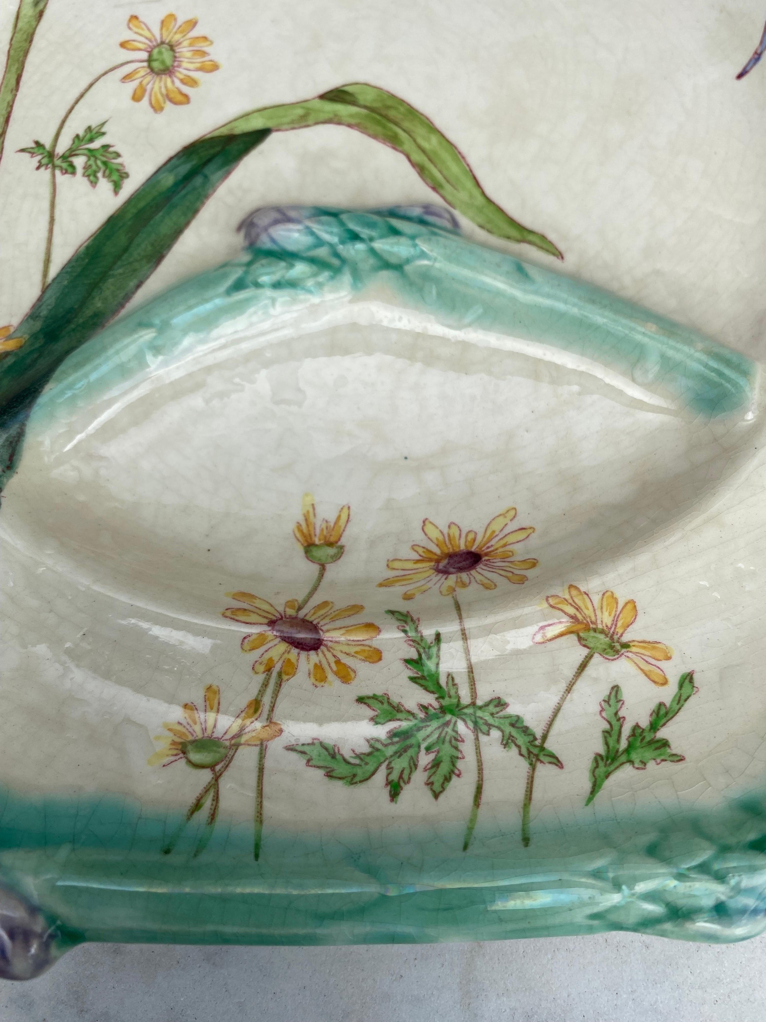 Fin du XIXe siècle Assiette à asperges en majolique française du 19ème siècle Iris Longchamp en vente