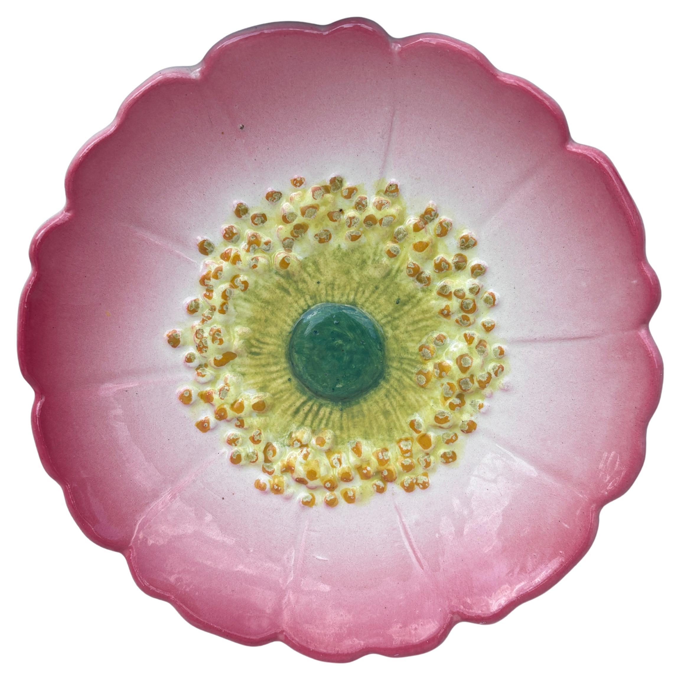 19. Französisch Majolika rosa Gänseblümchen Teller Delphin Massier (Spätes 19. Jahrhundert) im Angebot