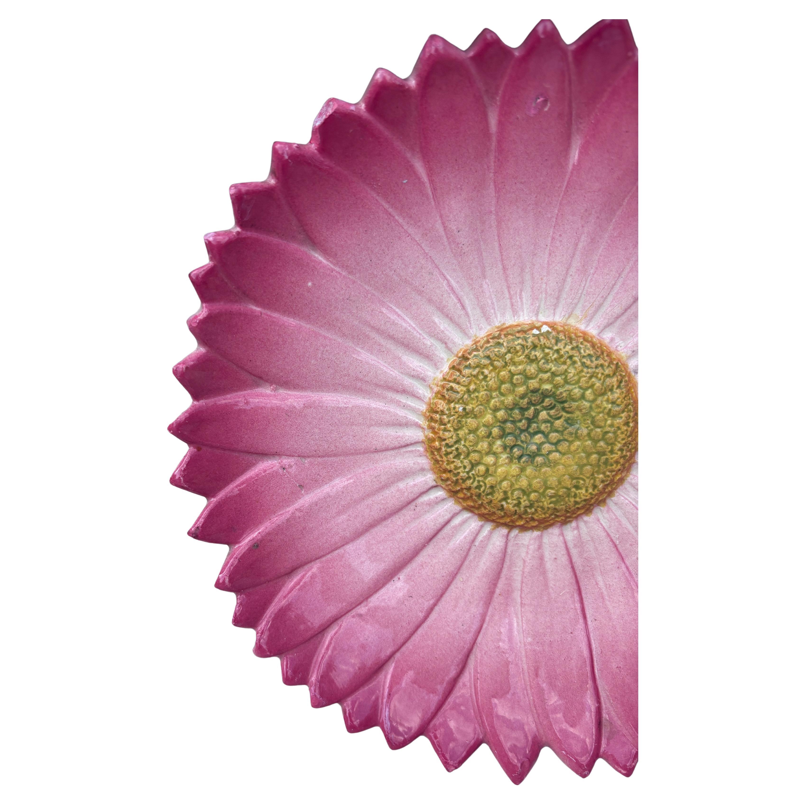 19. Französisch Majolika rosa Gänseblümchen Teller Delphin Massier im Angebot 1