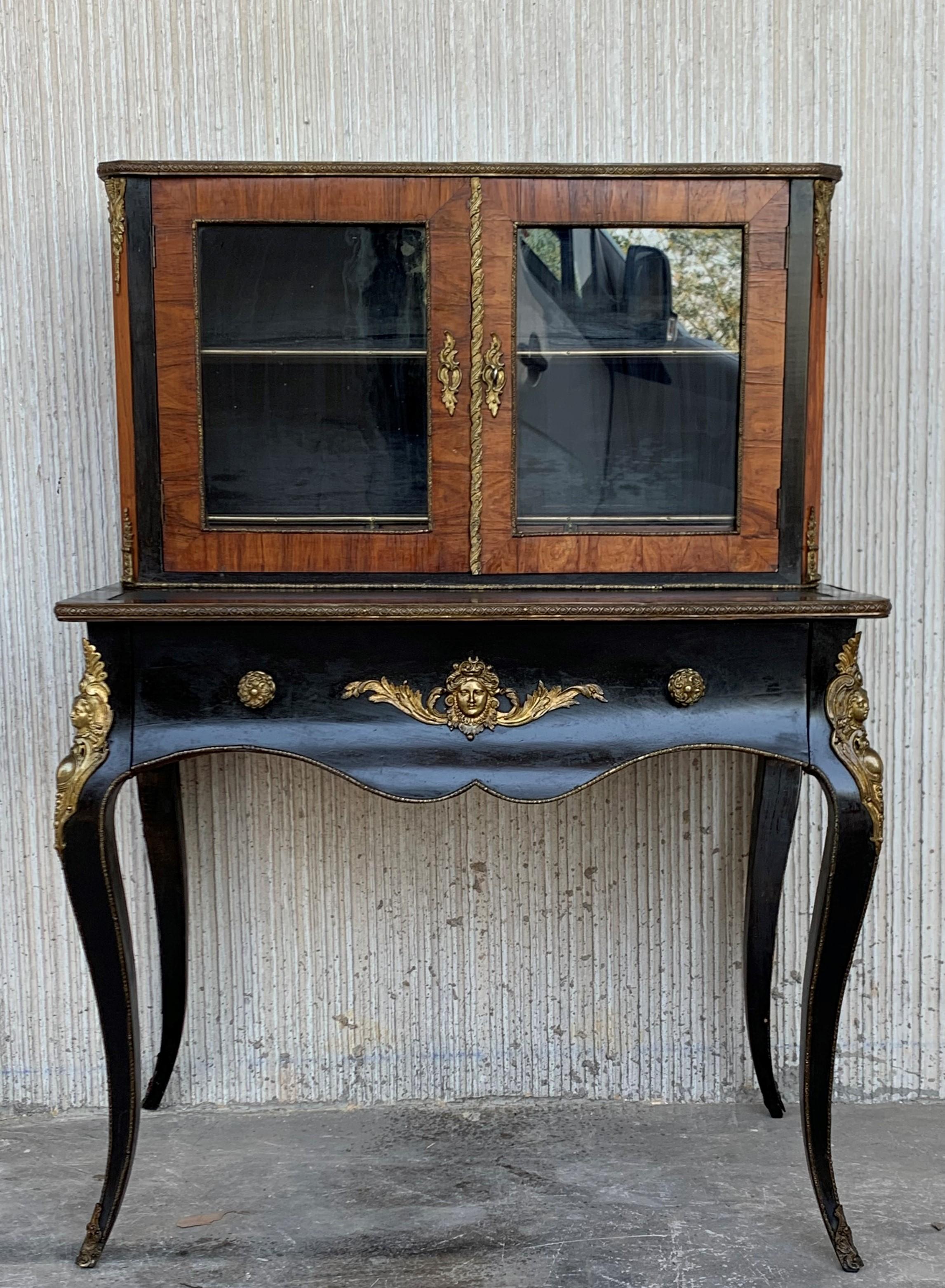 A French Bonheur du Jour, that is Napoleon III writing table, lady desk in kingwood and ebonized wood, with applications in bronze and writing top with two-panel glass doors with a single fixed shelf inside.


Wonderful quality and in good
