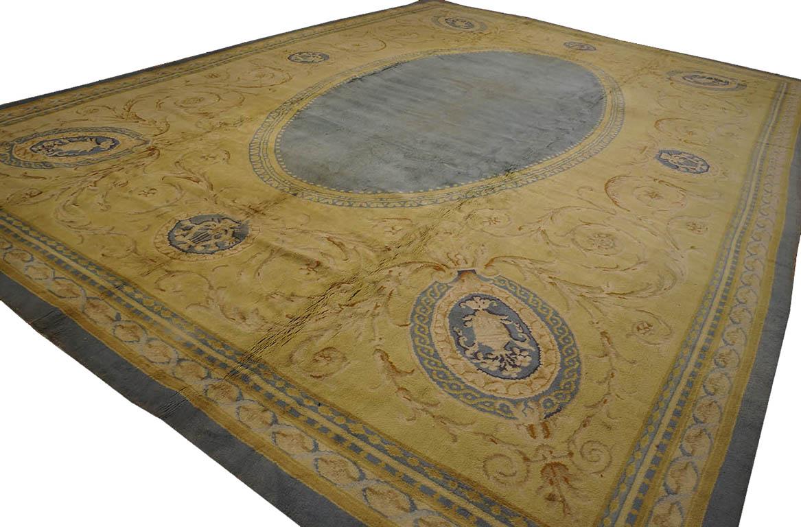 Alfombra francesa neoclásica de Savonnerie del siglo XIX 
12'9