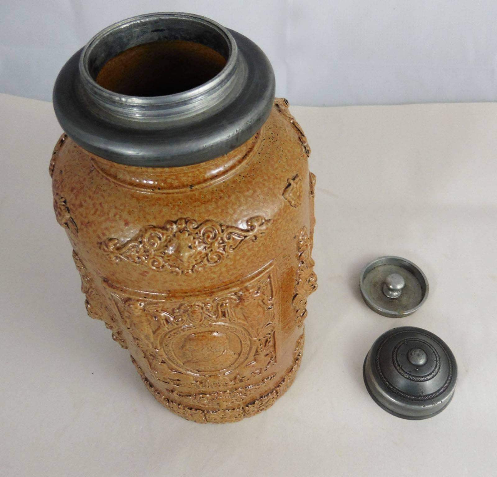19th Century French Pottery Tobacco Jar Humidor Renaissance Style In Good Condition For Sale In Austin, TX