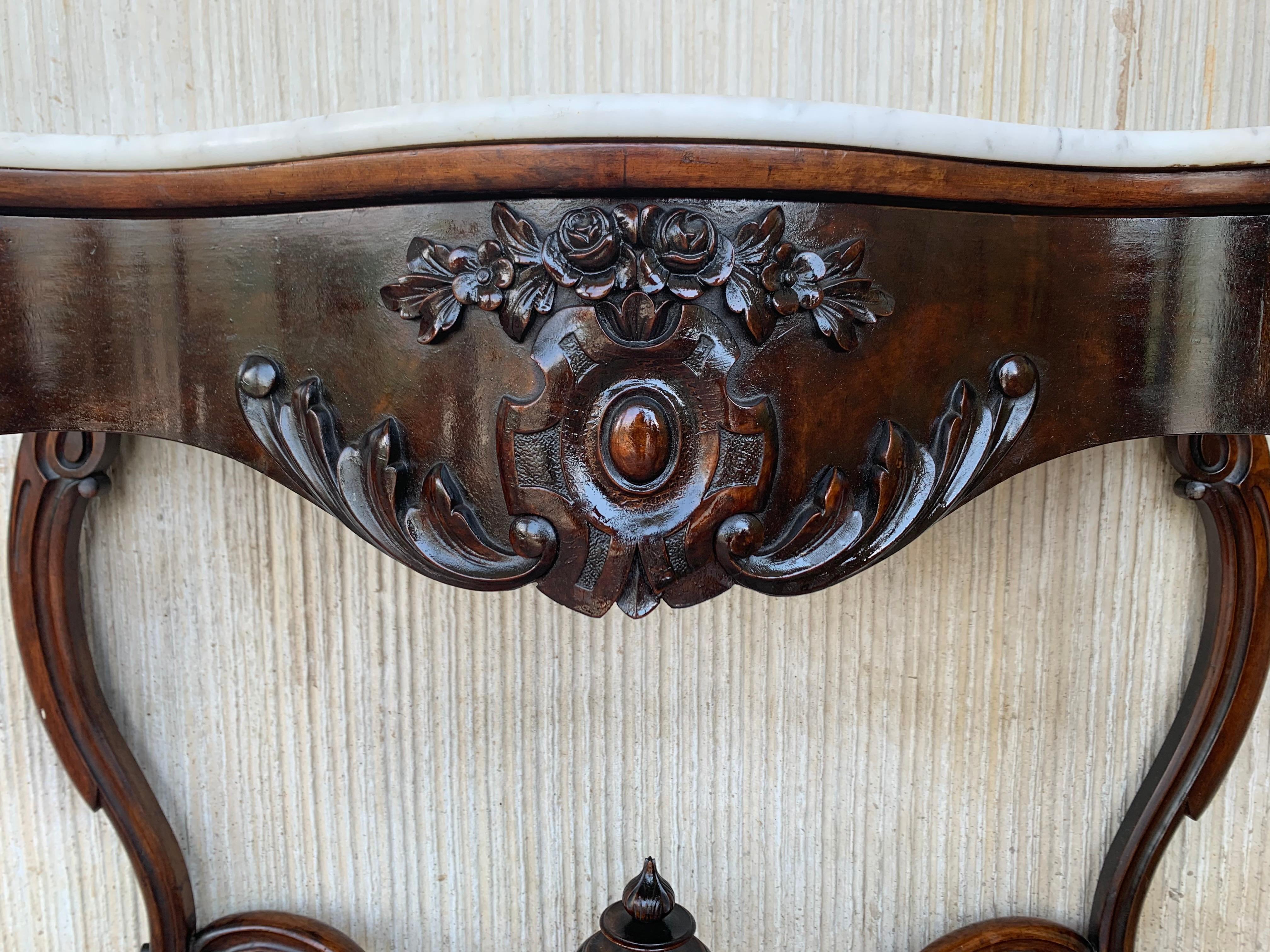 Konsolentisch aus geschnitztem Nussbaumholz mit Schublade und Marmorplatte aus dem 19. Jahrhundert im Angebot 3