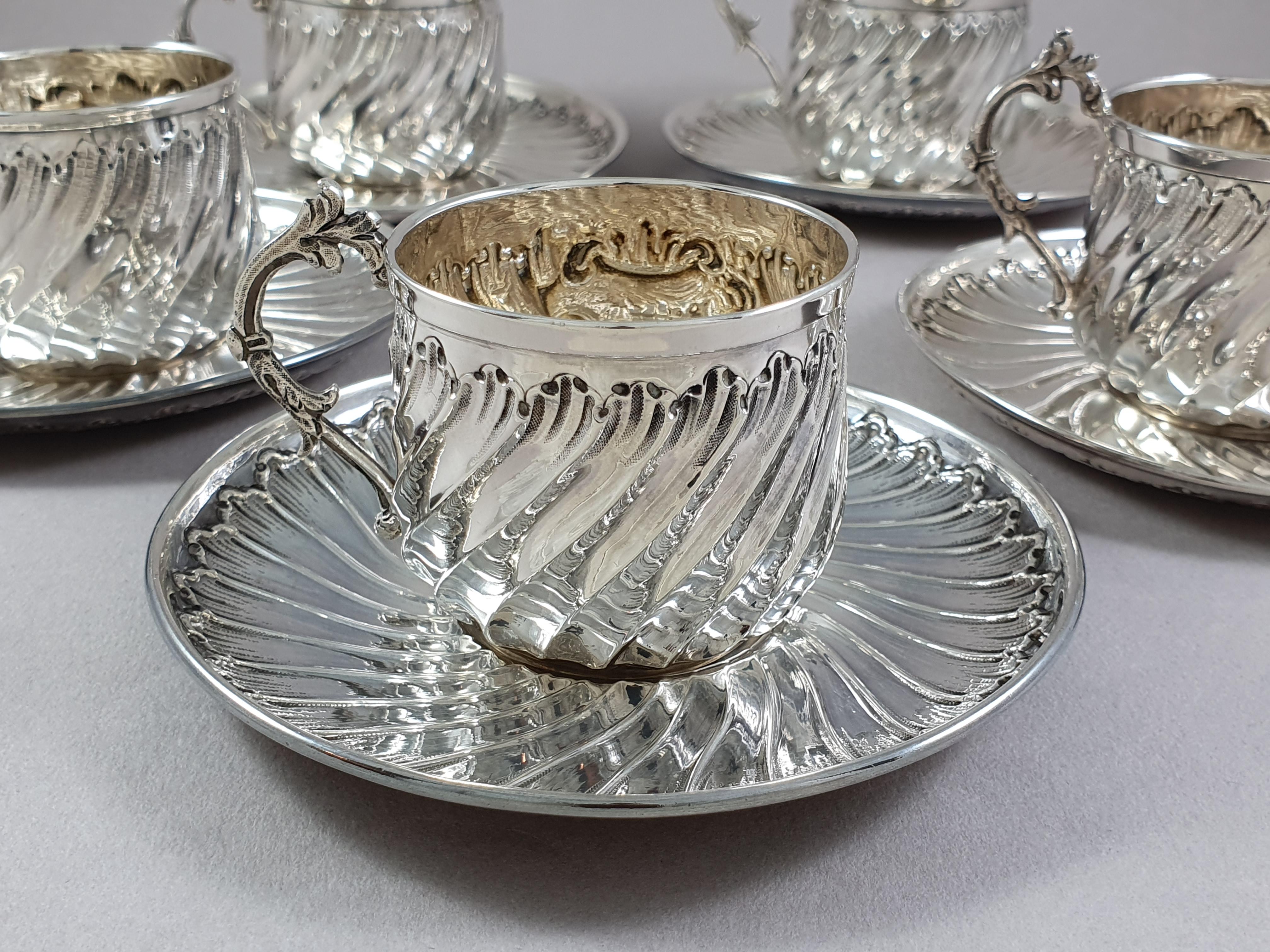 19th French Set of 5 Sterling Silver Tea Cups and Saucers In Good Condition In Saint-Ouen, FR