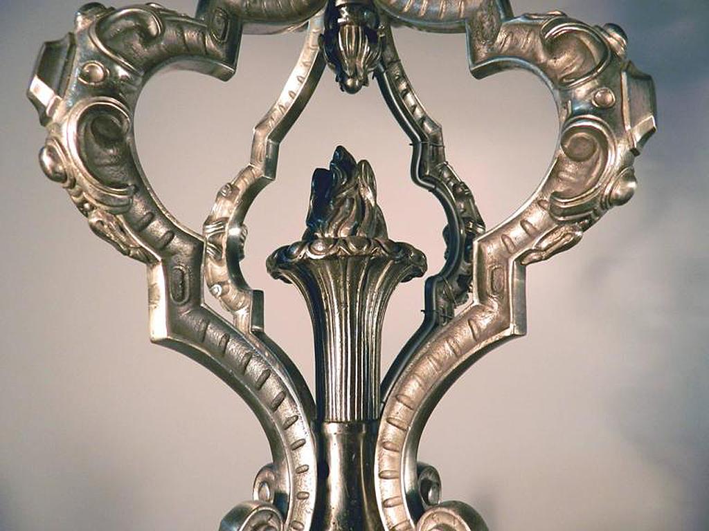 19th French Silvered Bronze Neoclassical Eight-Light Chandelier For Sale 4