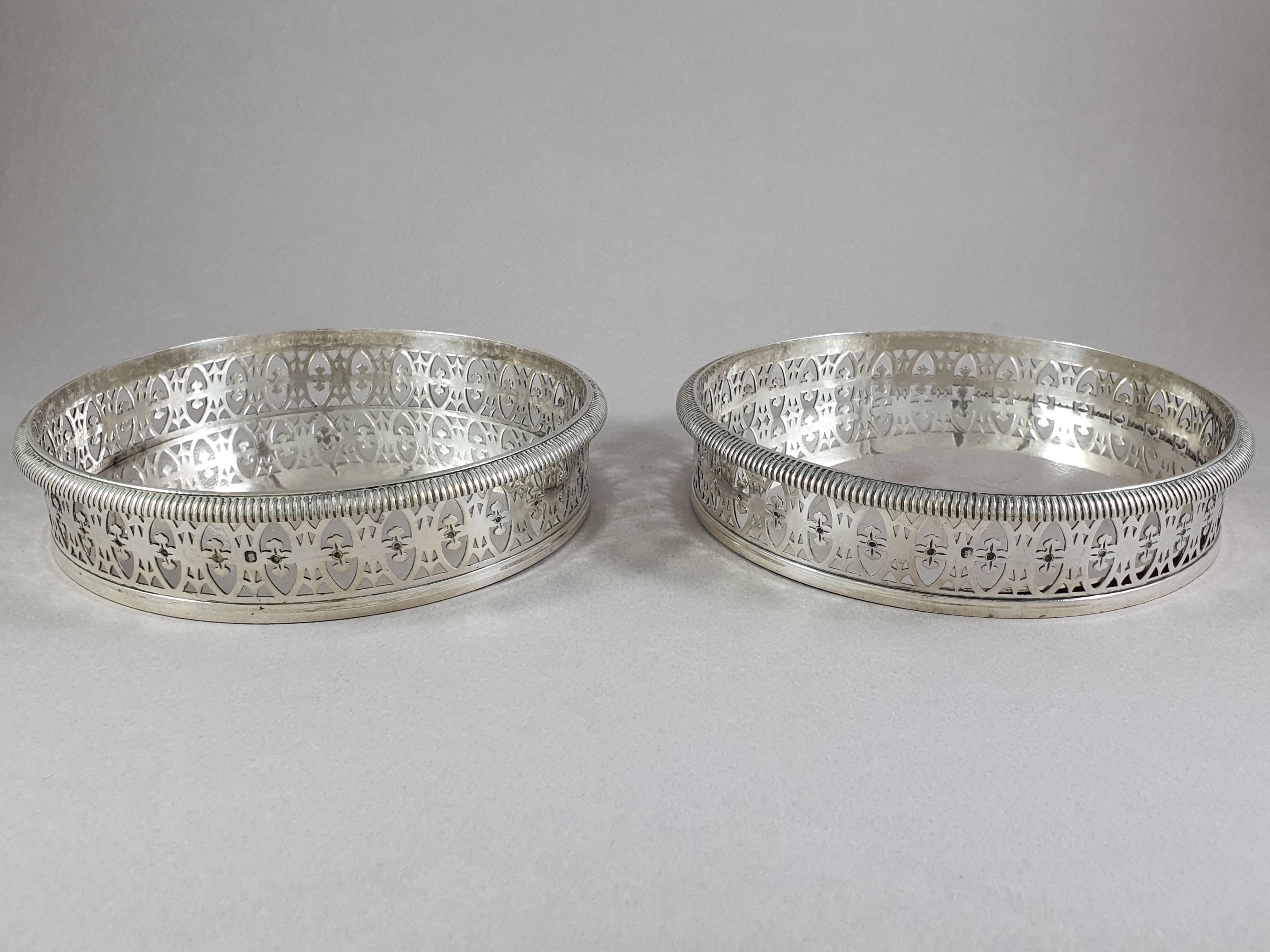 Pair of French Sterling Silver bottle coasters circa 1850

Decorated with gadroons

Hallmarked Minerva 1st title for 950/1000 purity silver

Diameter: 13.6 cm 
Height: 2.8 cm 
Weight: 525 grams

Good condition