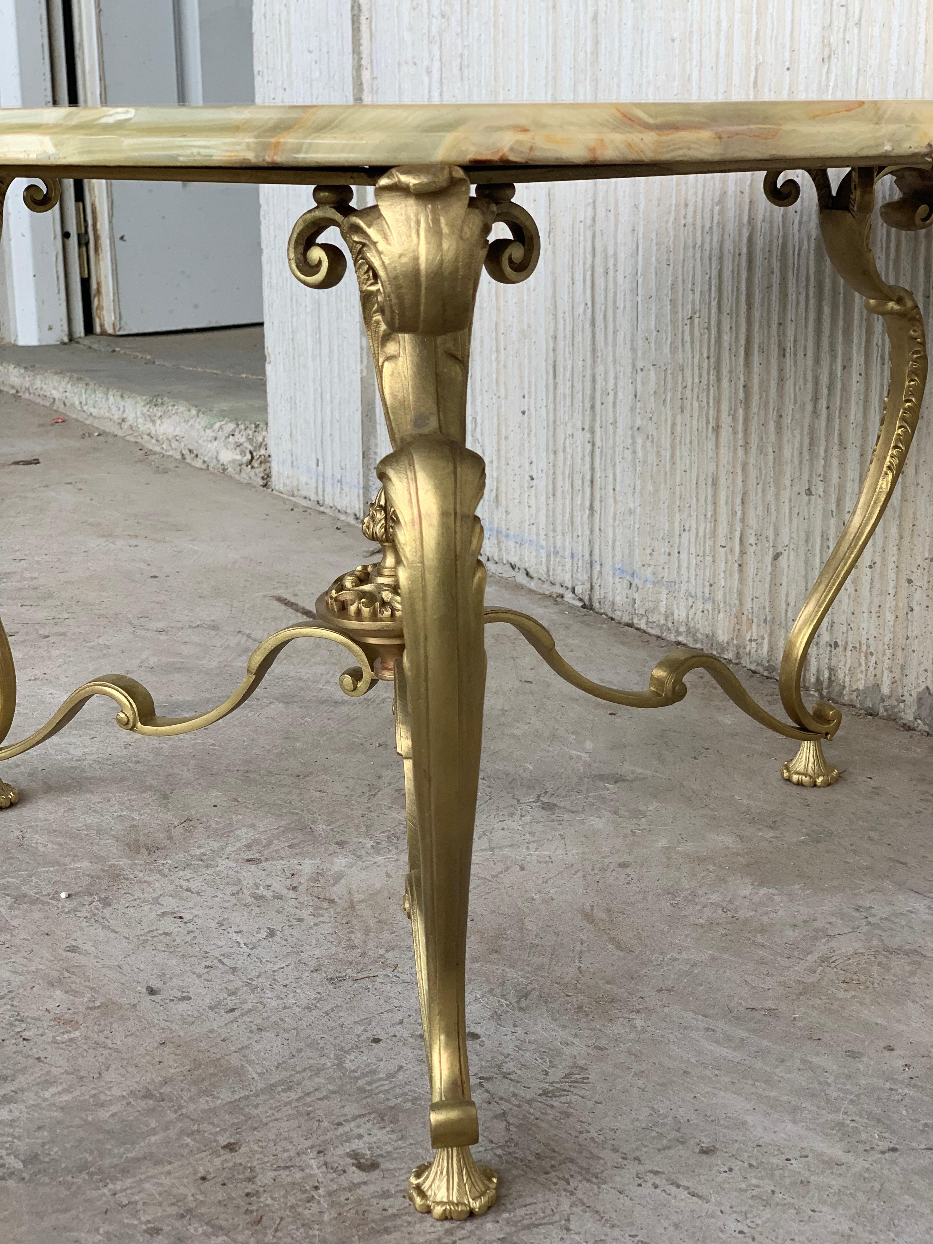 Bronze Table basse 19e à plateau en forme de trèfle en onyx vert et pieds en bronze en vente