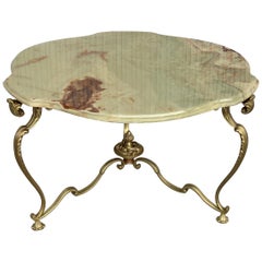 Table basse 19e à plateau en forme de trèfle en onyx vert et pieds en bronze